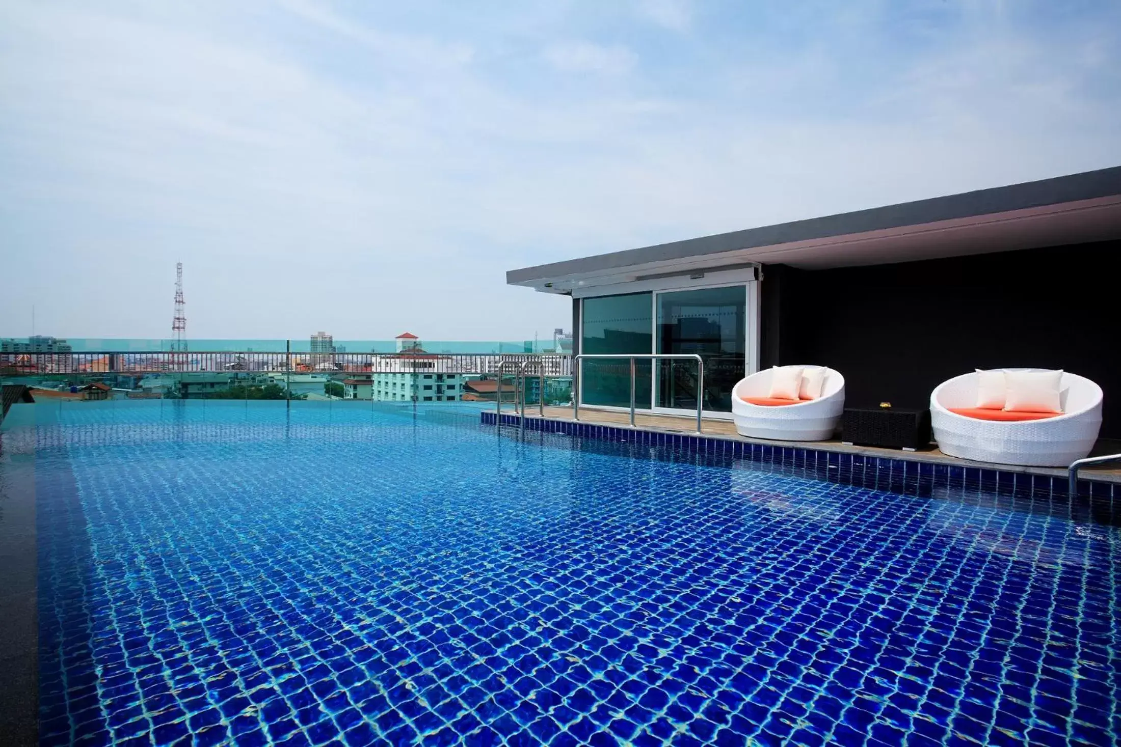 Property building, Swimming Pool in De Mandarin Nova Express Hotel