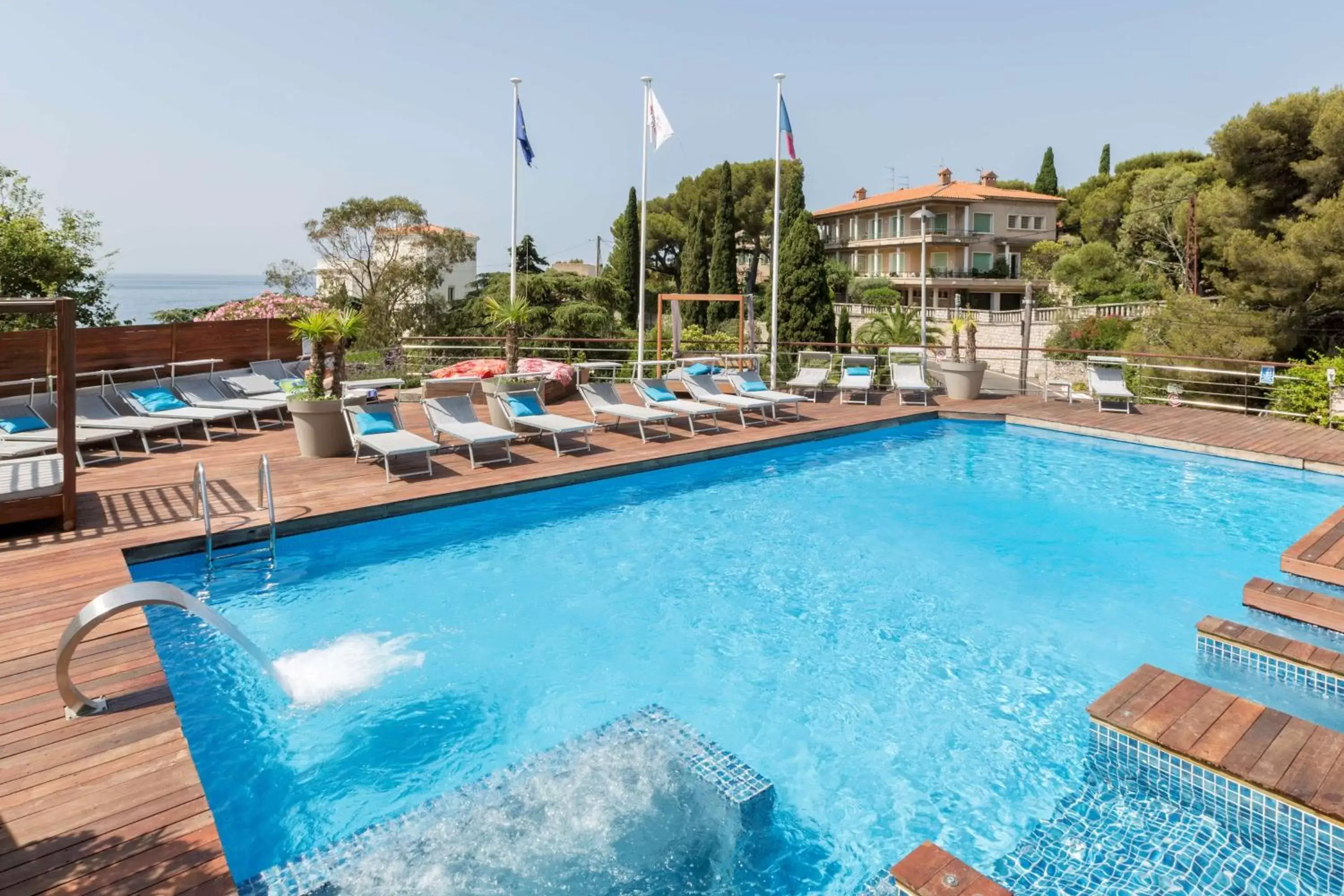 On site, Swimming Pool in Best Western Plus Hôtel la Rade
