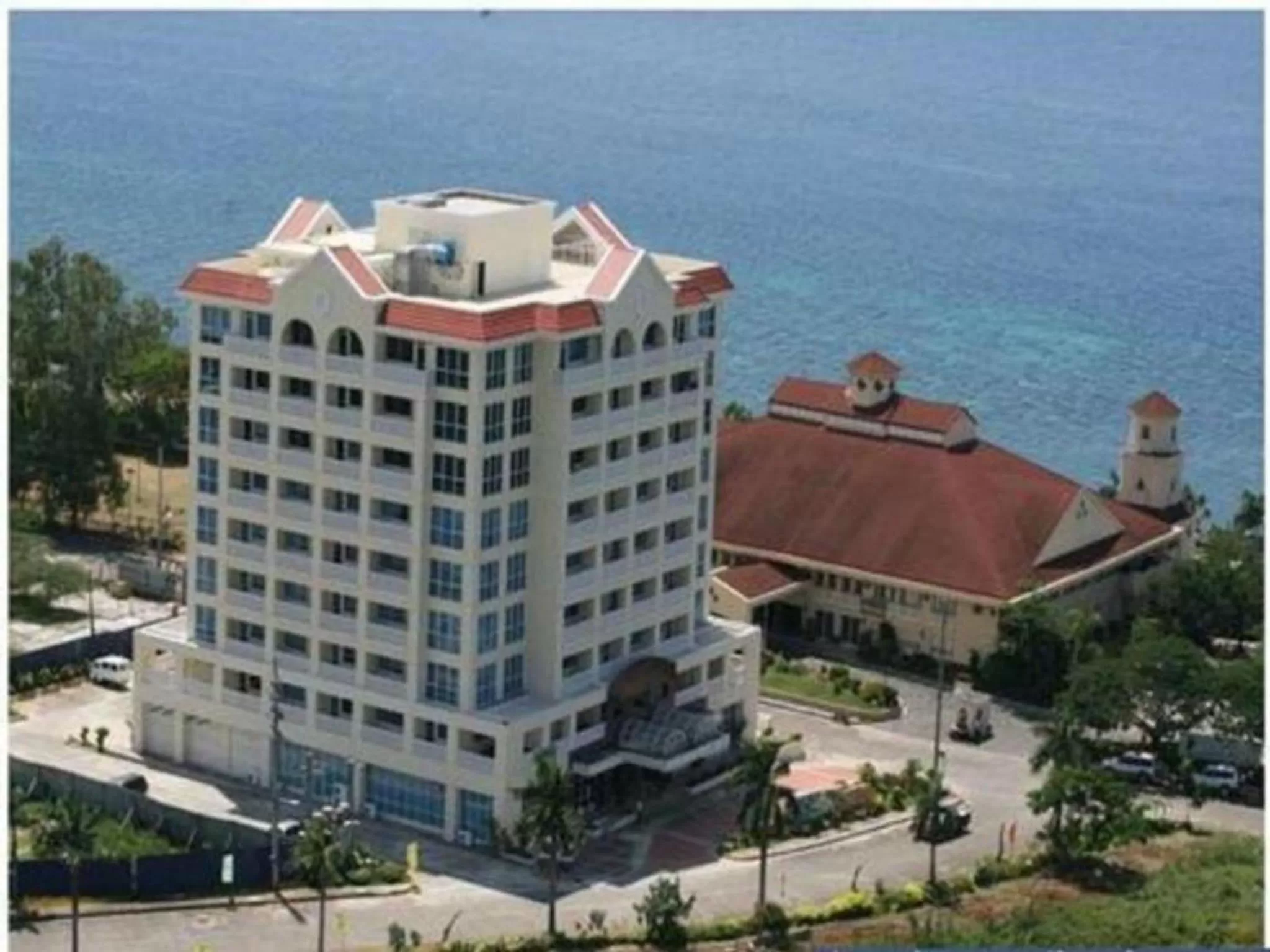 Property building, Bird's-eye View in La Mirada Residence Condo, Large 1 bedroom ,Ocean views, Breakfast, fast WiFi , Netflix, beach resort