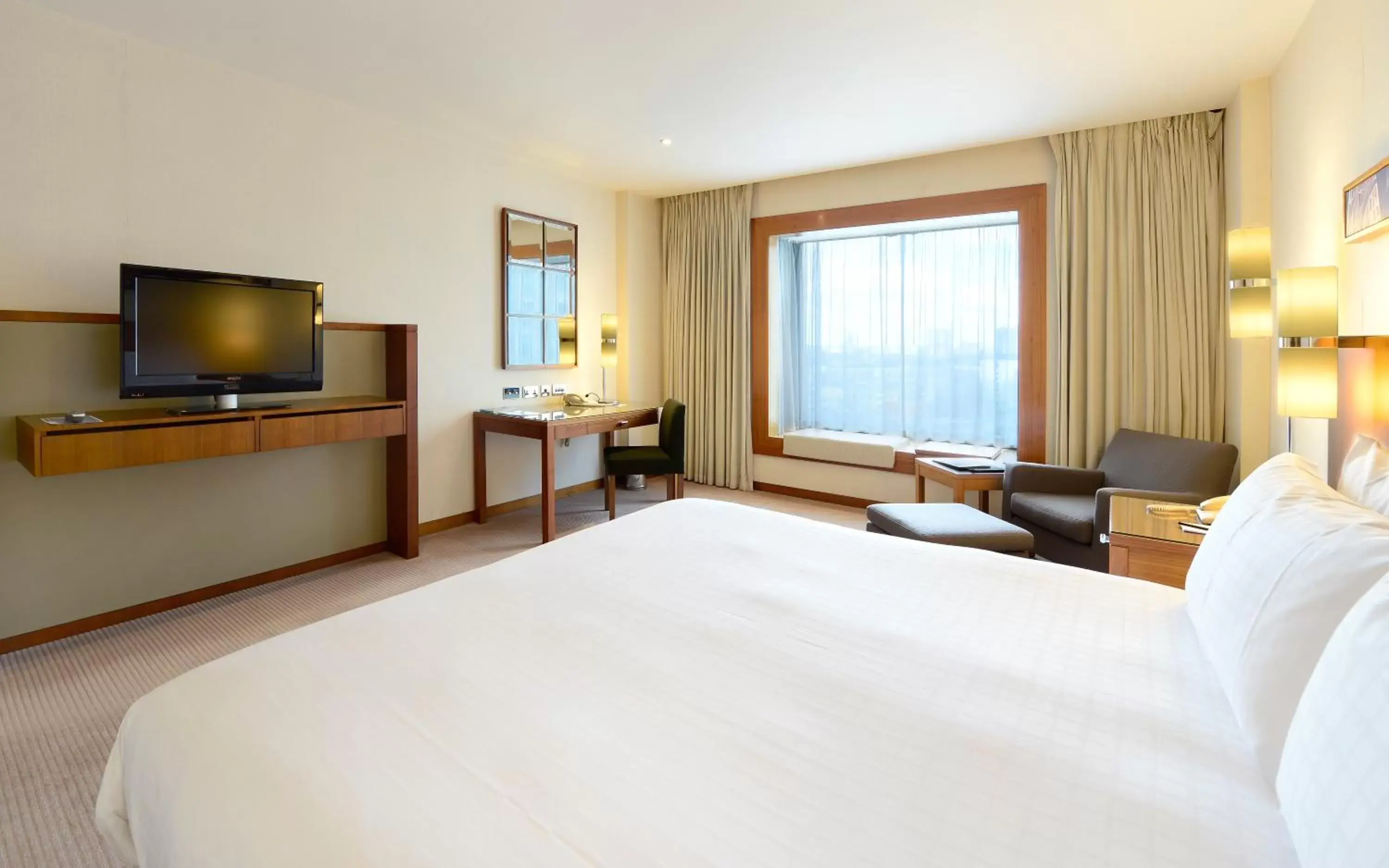 TV and multimedia, Bed in Canary Riverside Plaza Hotel