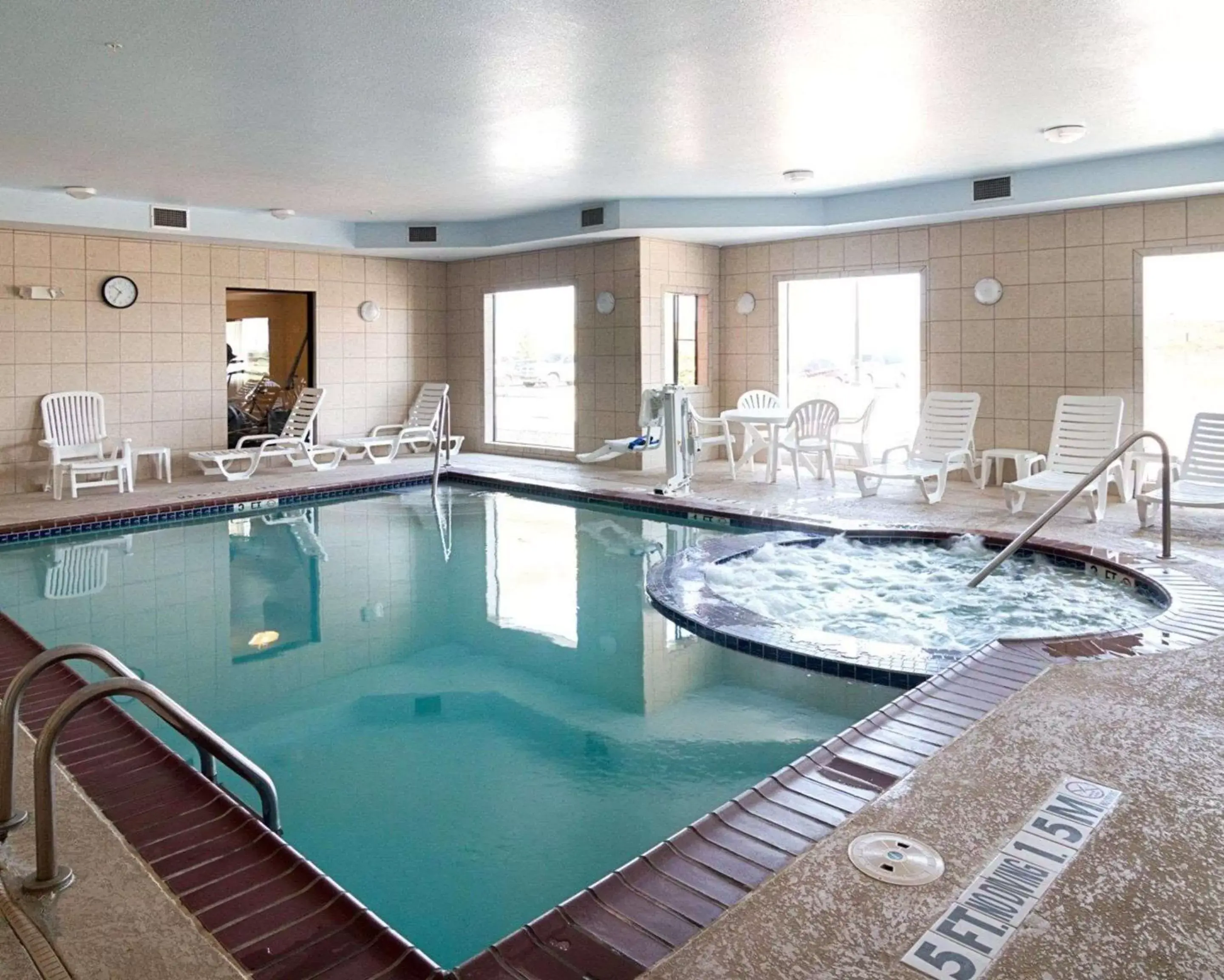 On site, Swimming Pool in Comfort Inn I-20 Midland Stanton