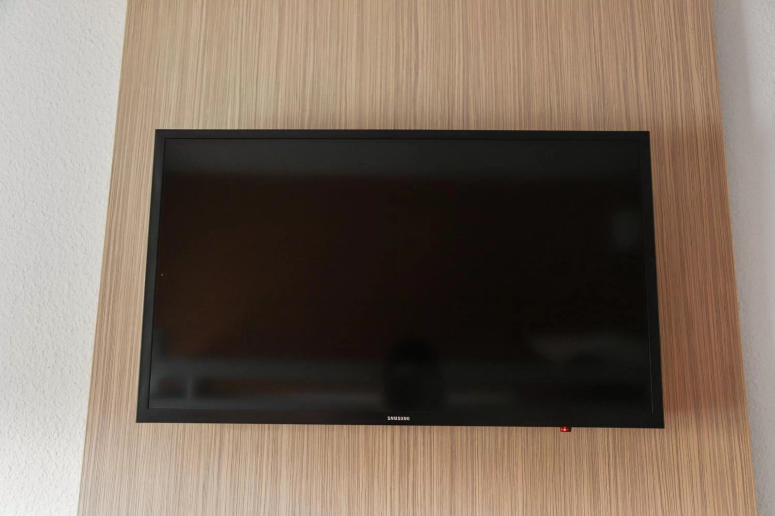 TV and multimedia in Premiere Classe Arras - Tilloy Les Mofflaine