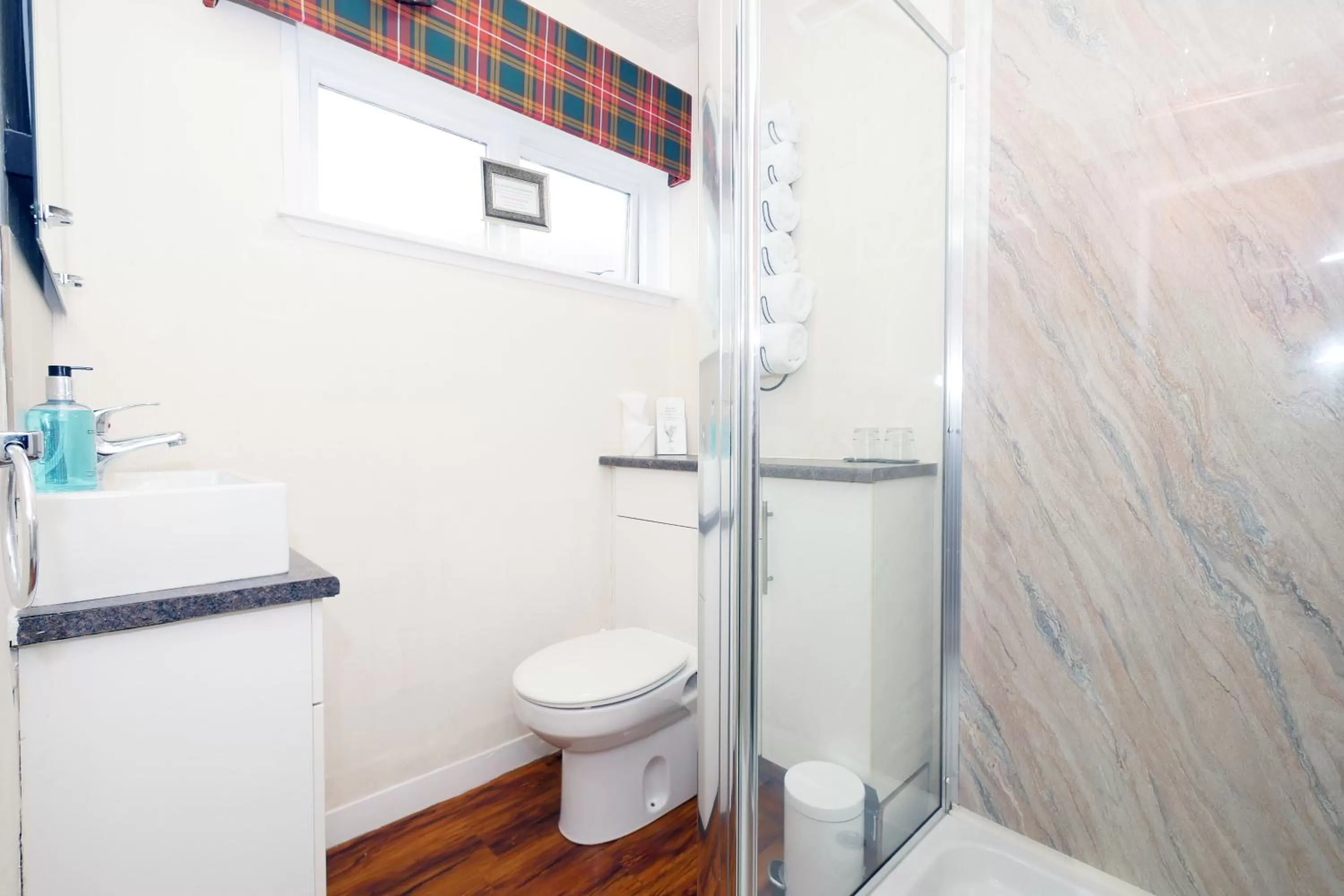 Bathroom in Ardentorrie Guest House