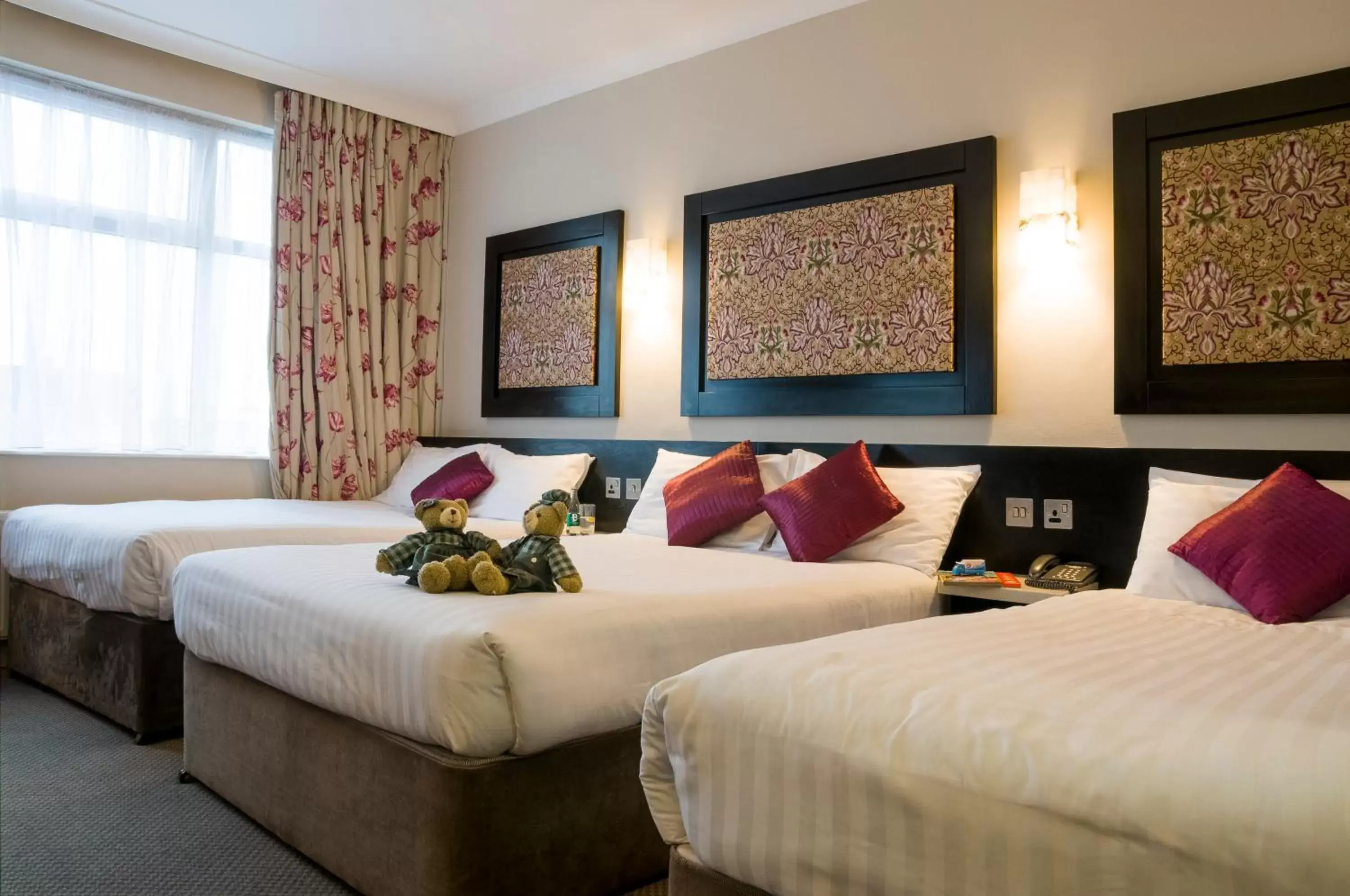 Family Room (2 Adults + 2 Children) in Flannery's Hotel Family Room (2 Adults + 2 Children) in Flannery's Hotel