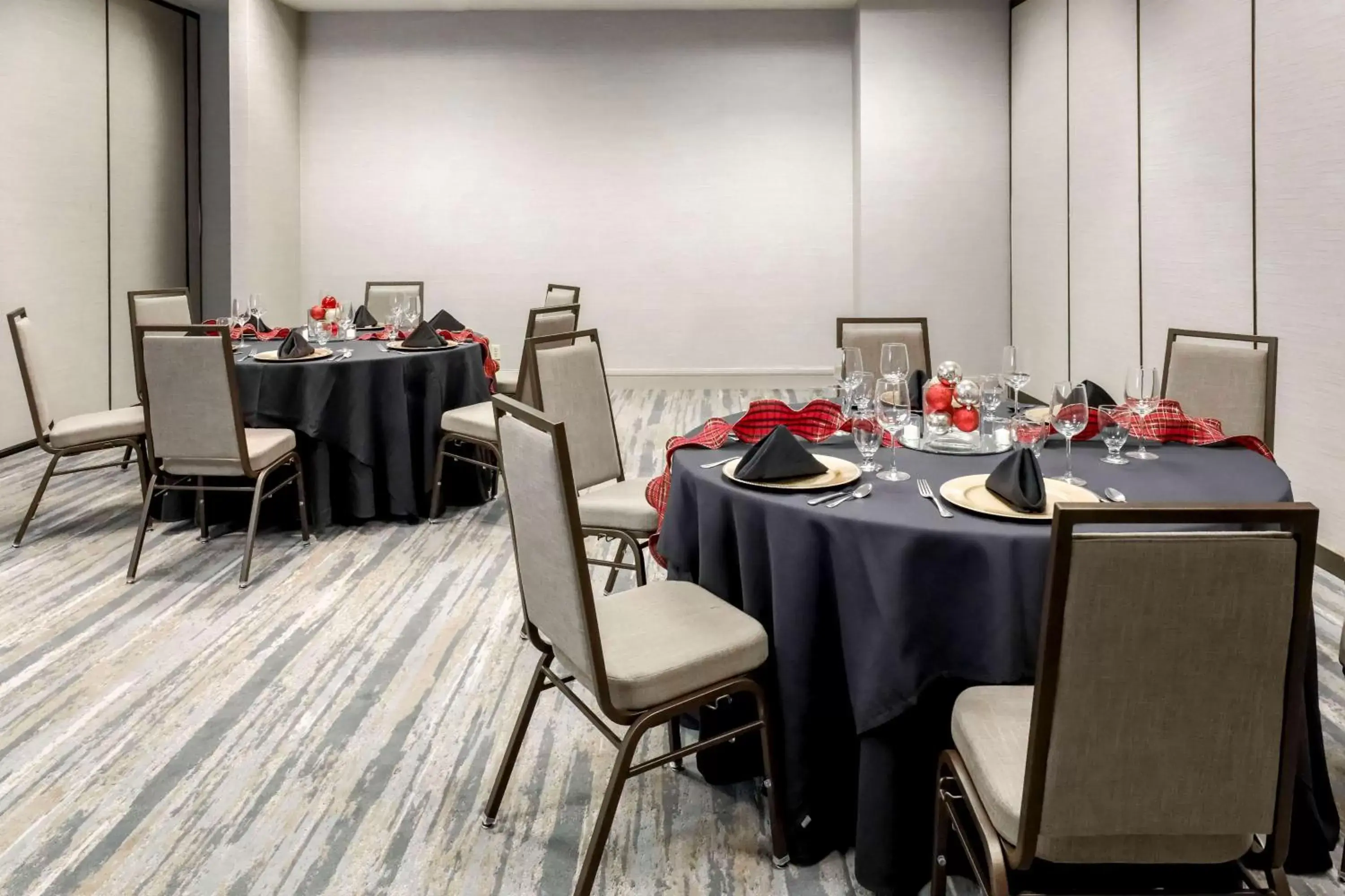 Meeting/conference room, Restaurant/Places to Eat in Hilton Richardson Dallas, TX