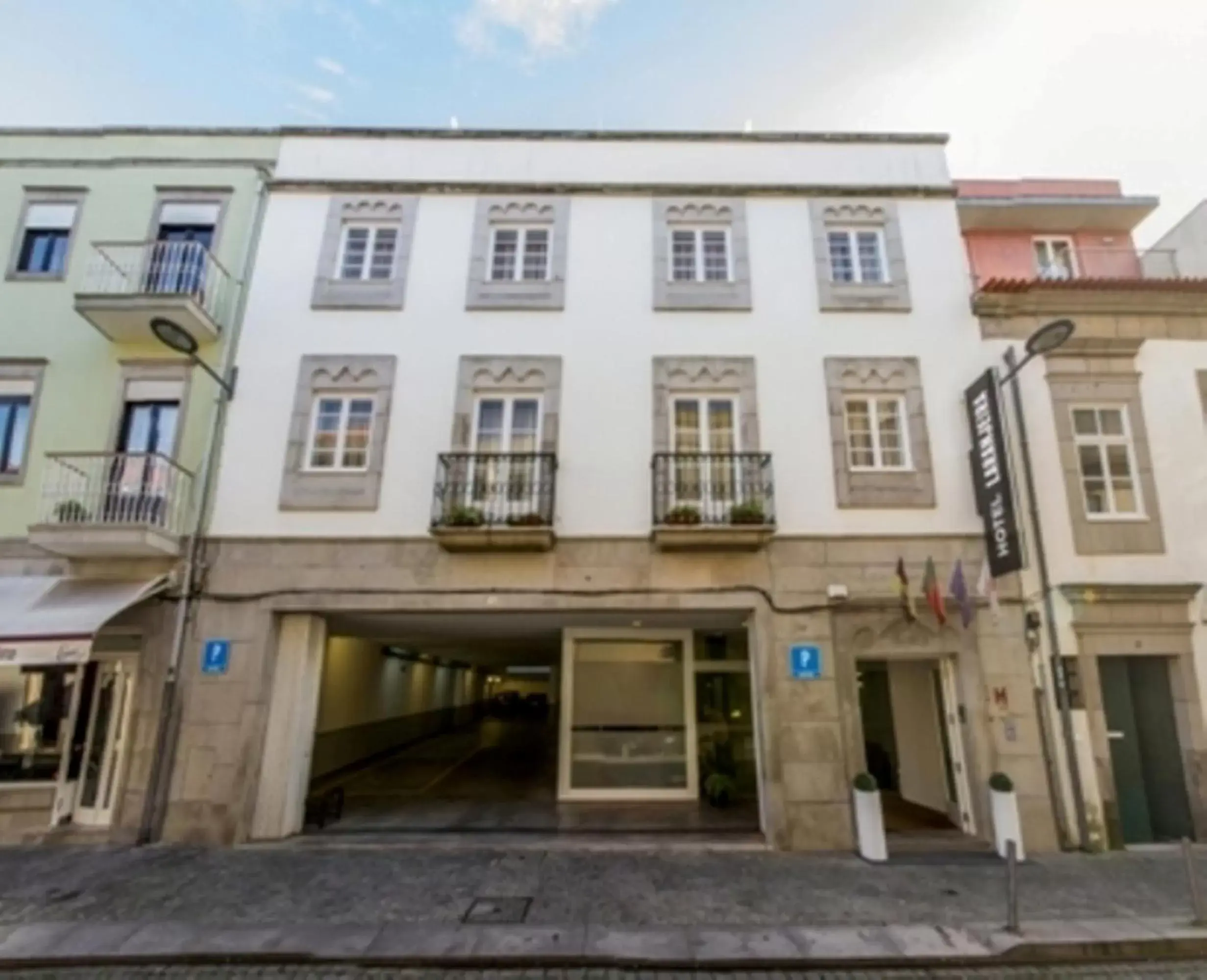 Facade/entrance, Property Building in Hotel Laranjeira