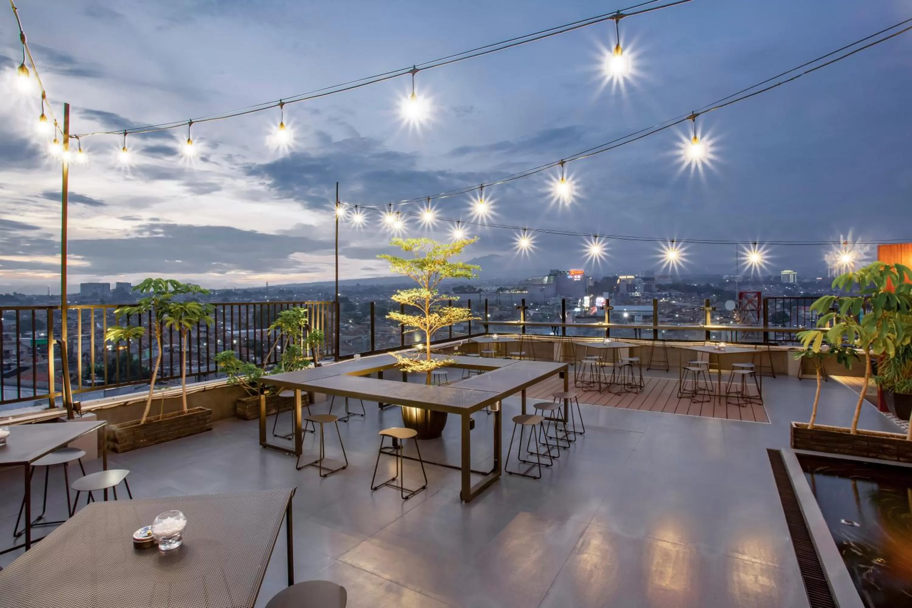 Restaurant/places to eat in Zest Sukajadi Bandung by Swiss-Belhotel International