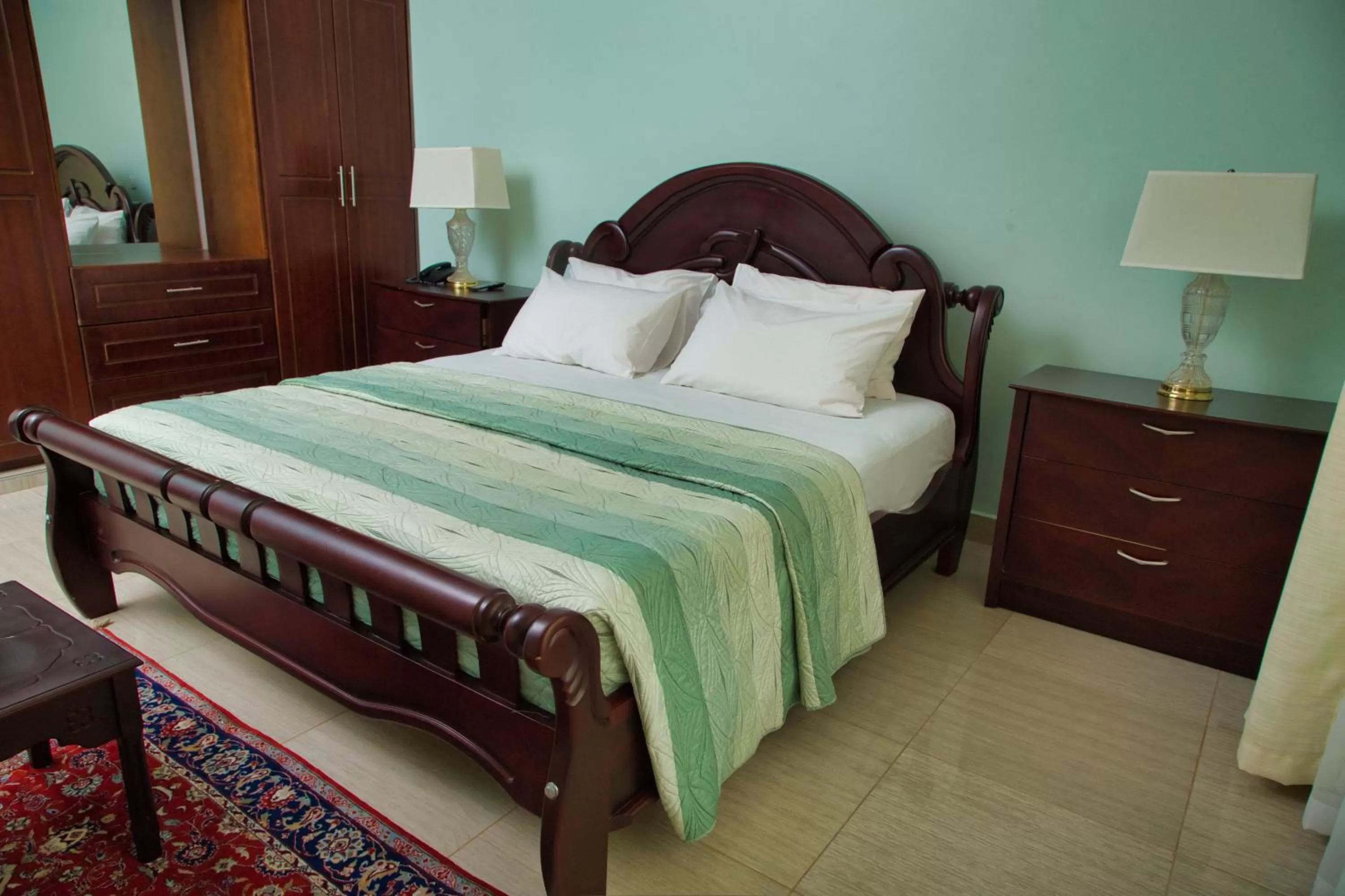 Bed in Lakepoint Villa
