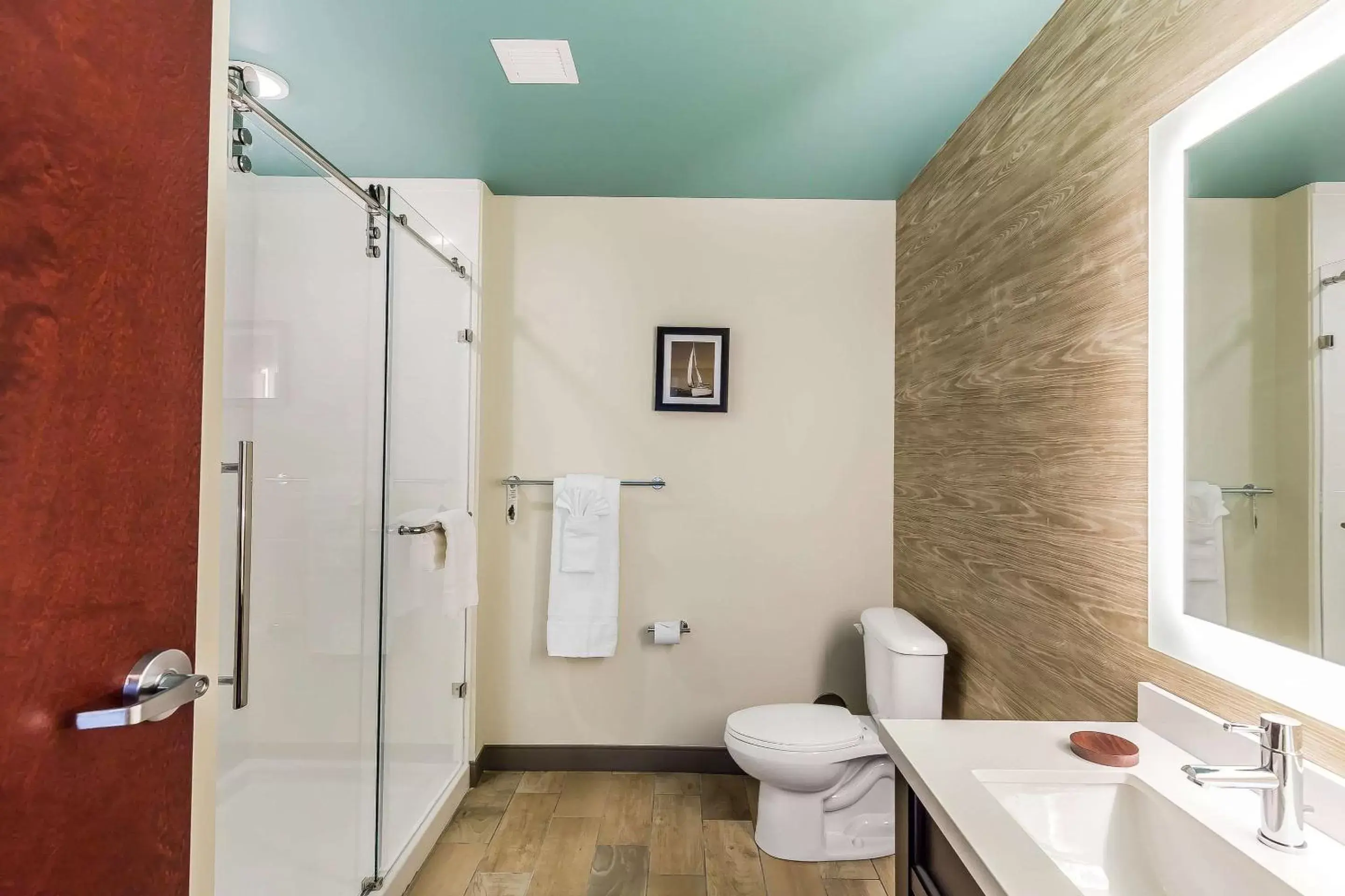 Bathroom in Marina Bay Hotel & Suites, Ascend Hotel Collection