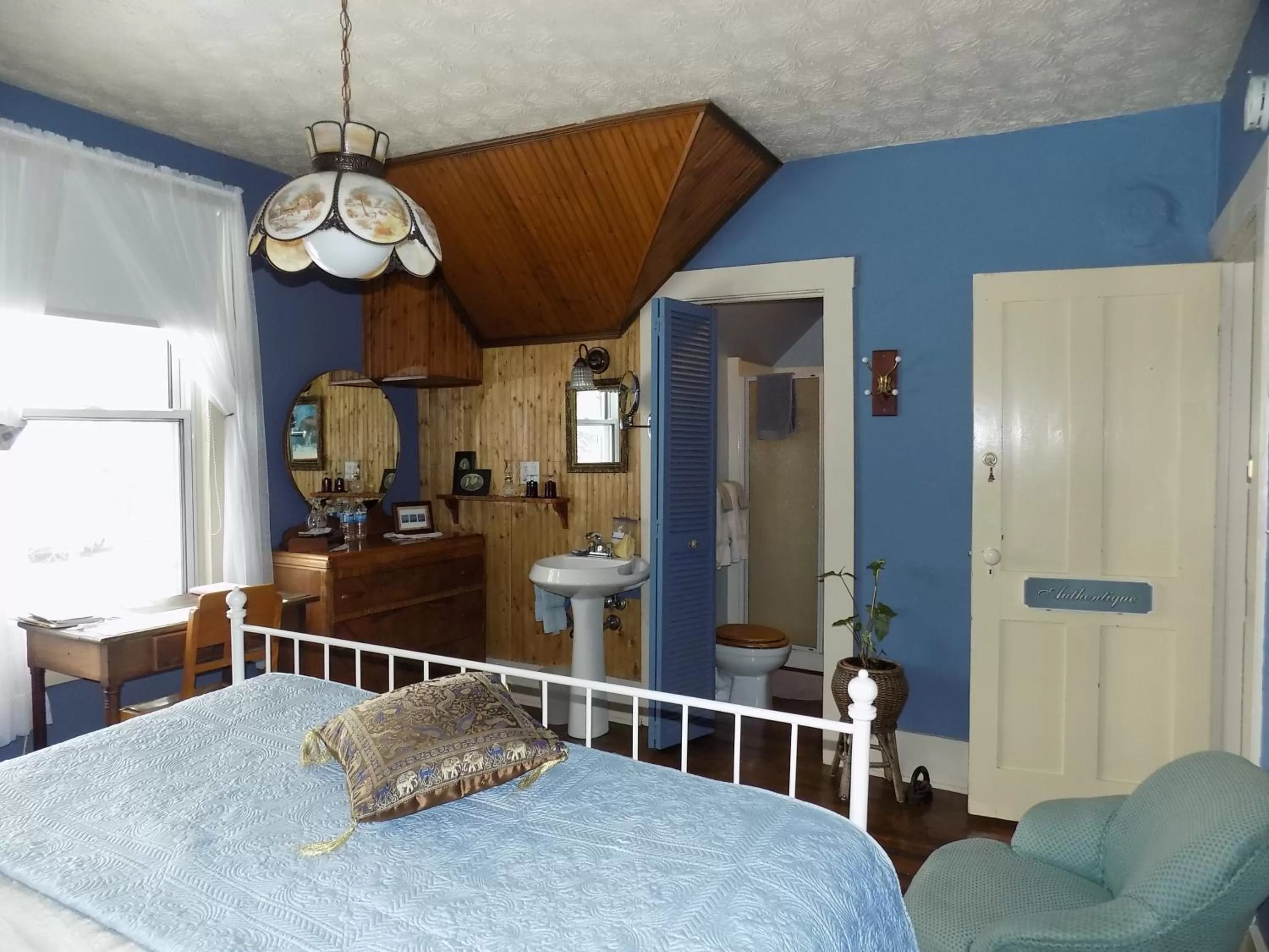 Bedroom in À L'Ancestrale B&B