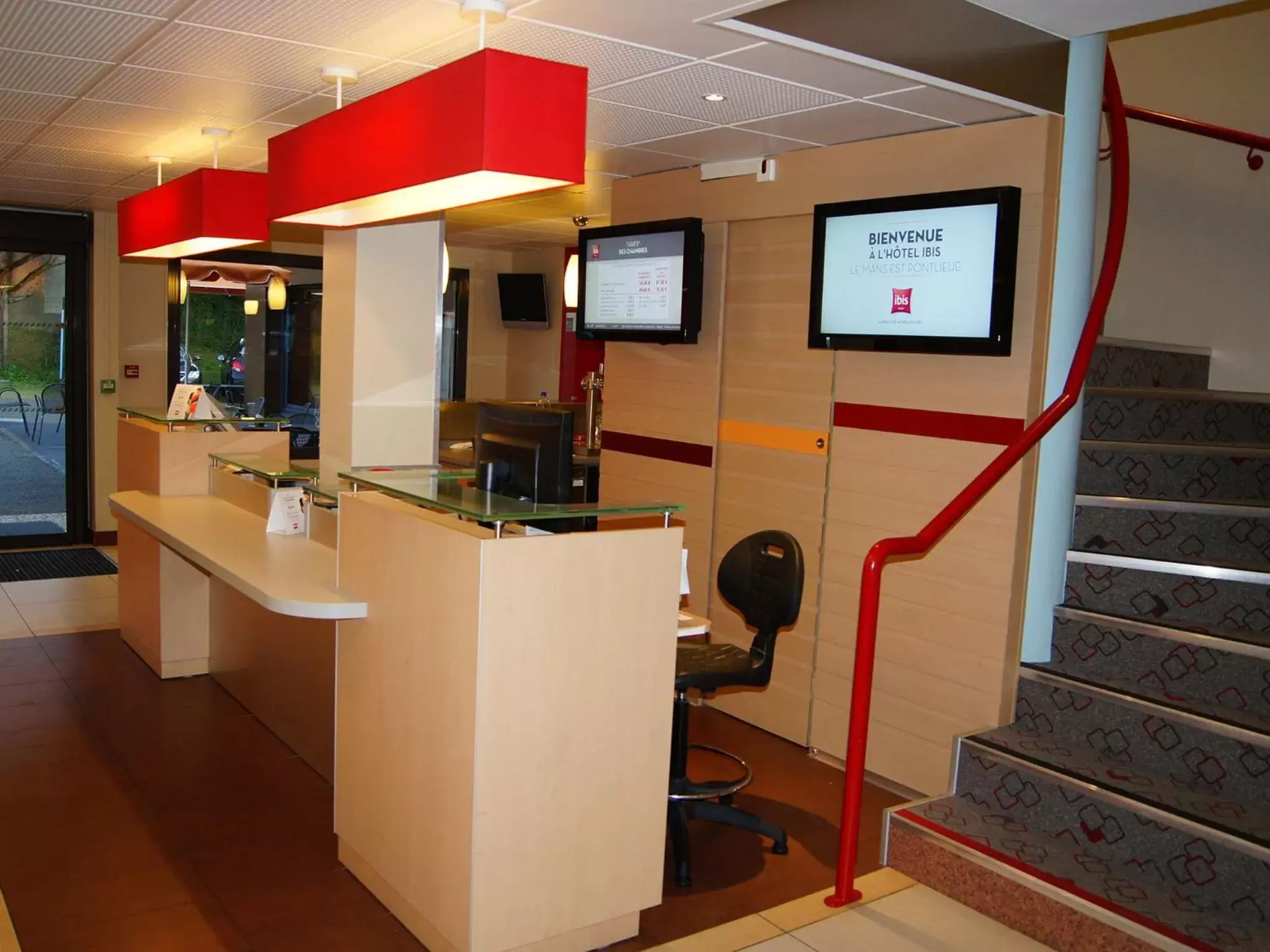 Lobby or reception in ibis Le Mans Est Pontlieue