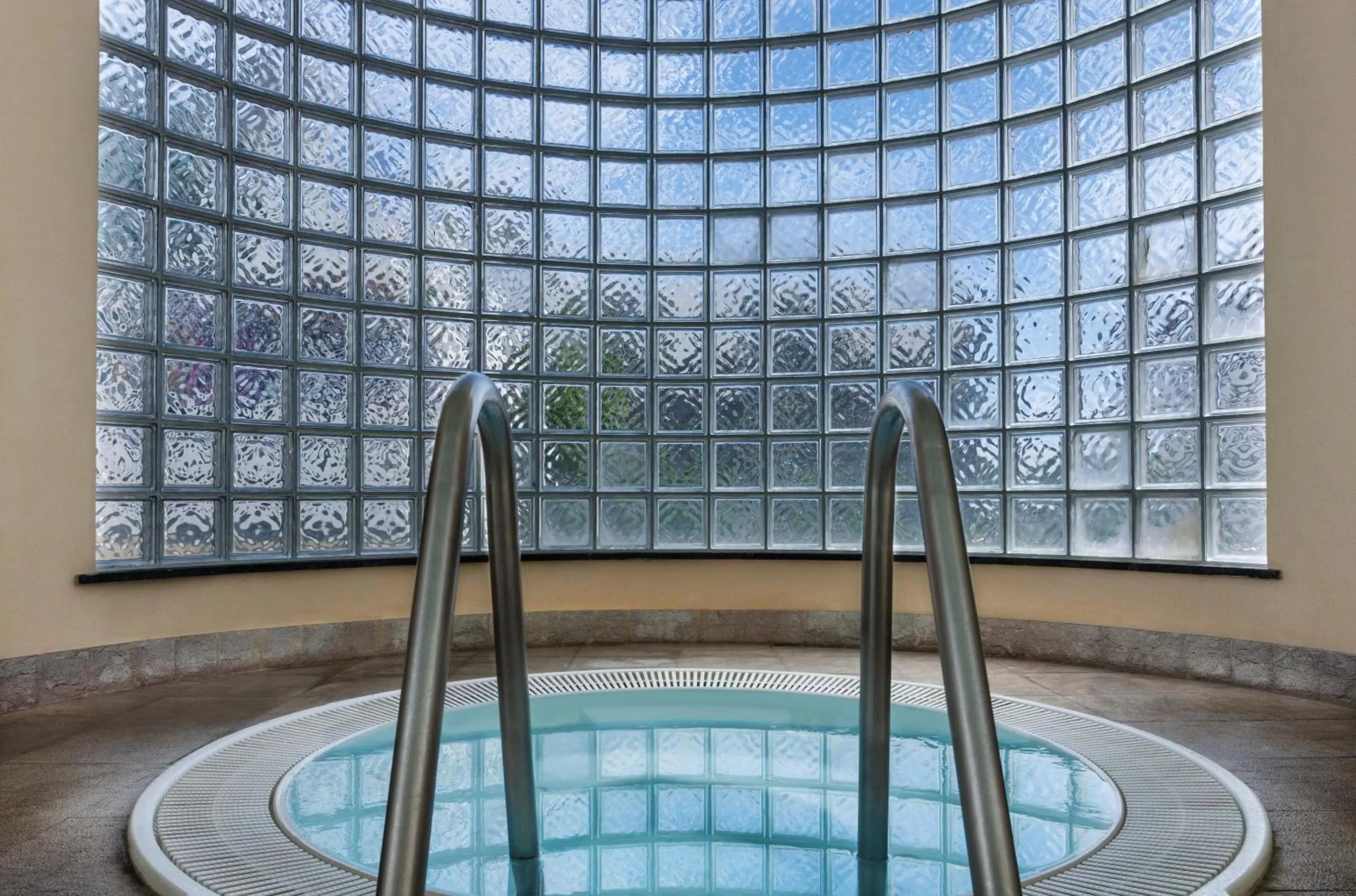 Swimming pool in Sao Miguel Park Hotel