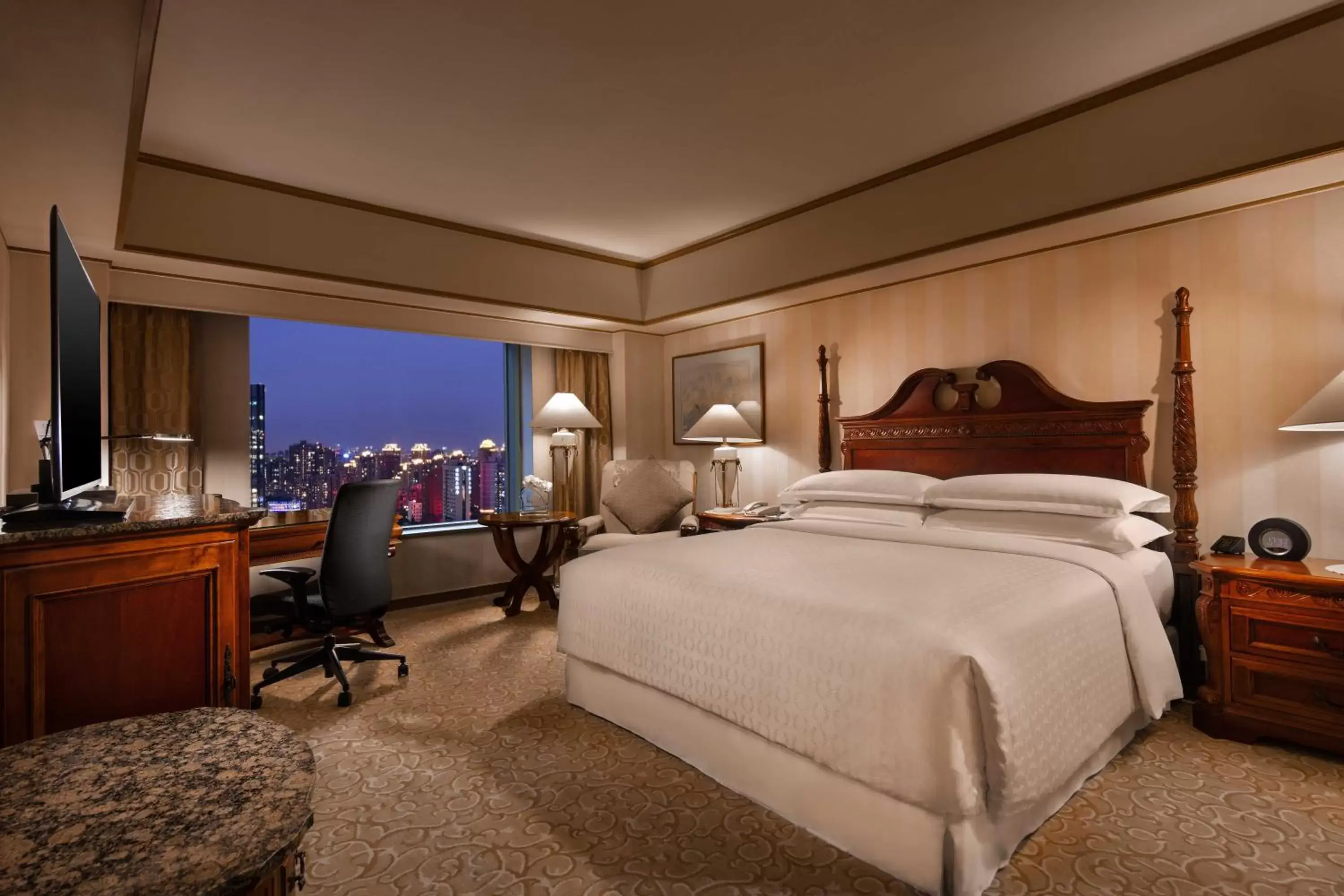Bedroom, Bed in Hongqiao Jin Jiang Hotel (Formerly Sheraton Shanghai Hongqiao Hotel)