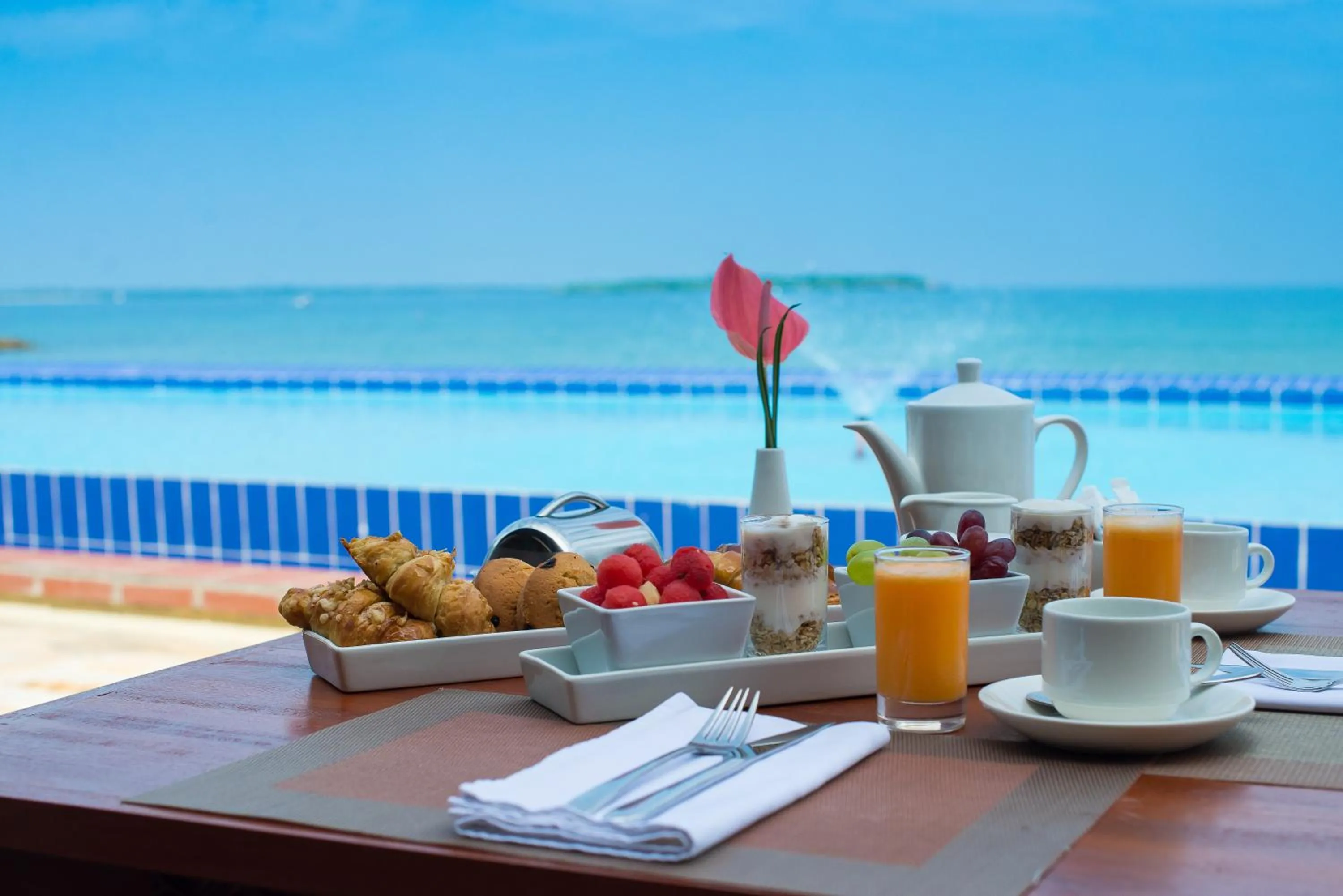 Food and drinks in White Sands Hotel