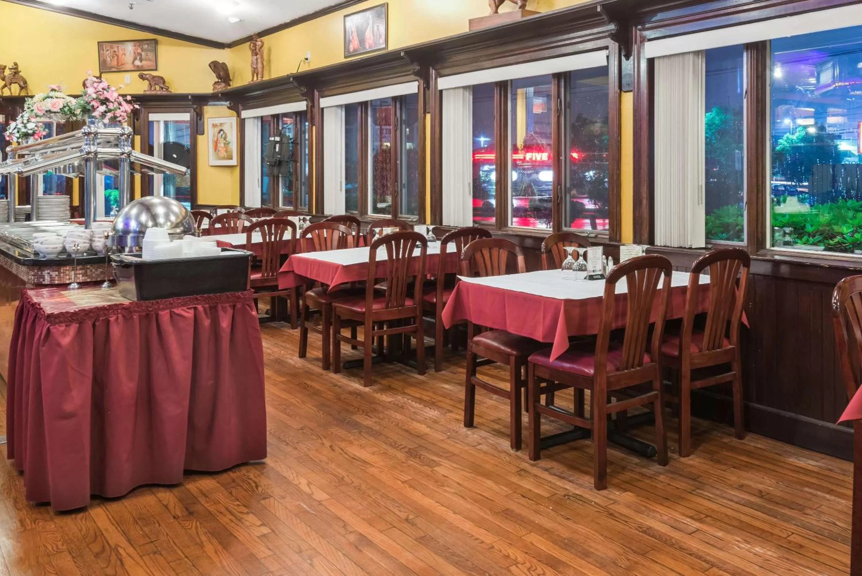 Restaurant/places to eat in Ramada by Wyndham Groton Mystic