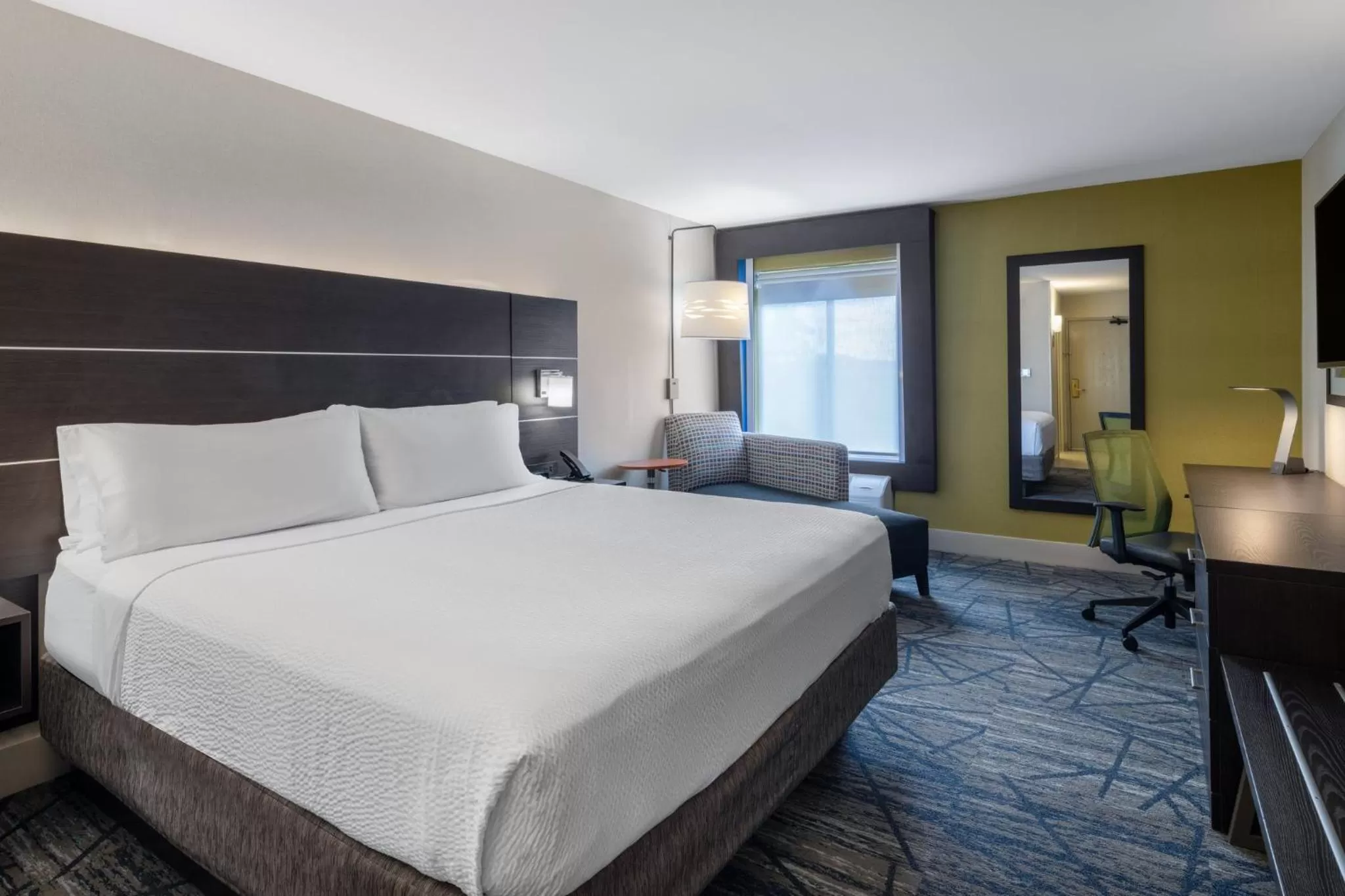 Photo of the whole room, Bed in Holiday Inn Express Corydon by IHG