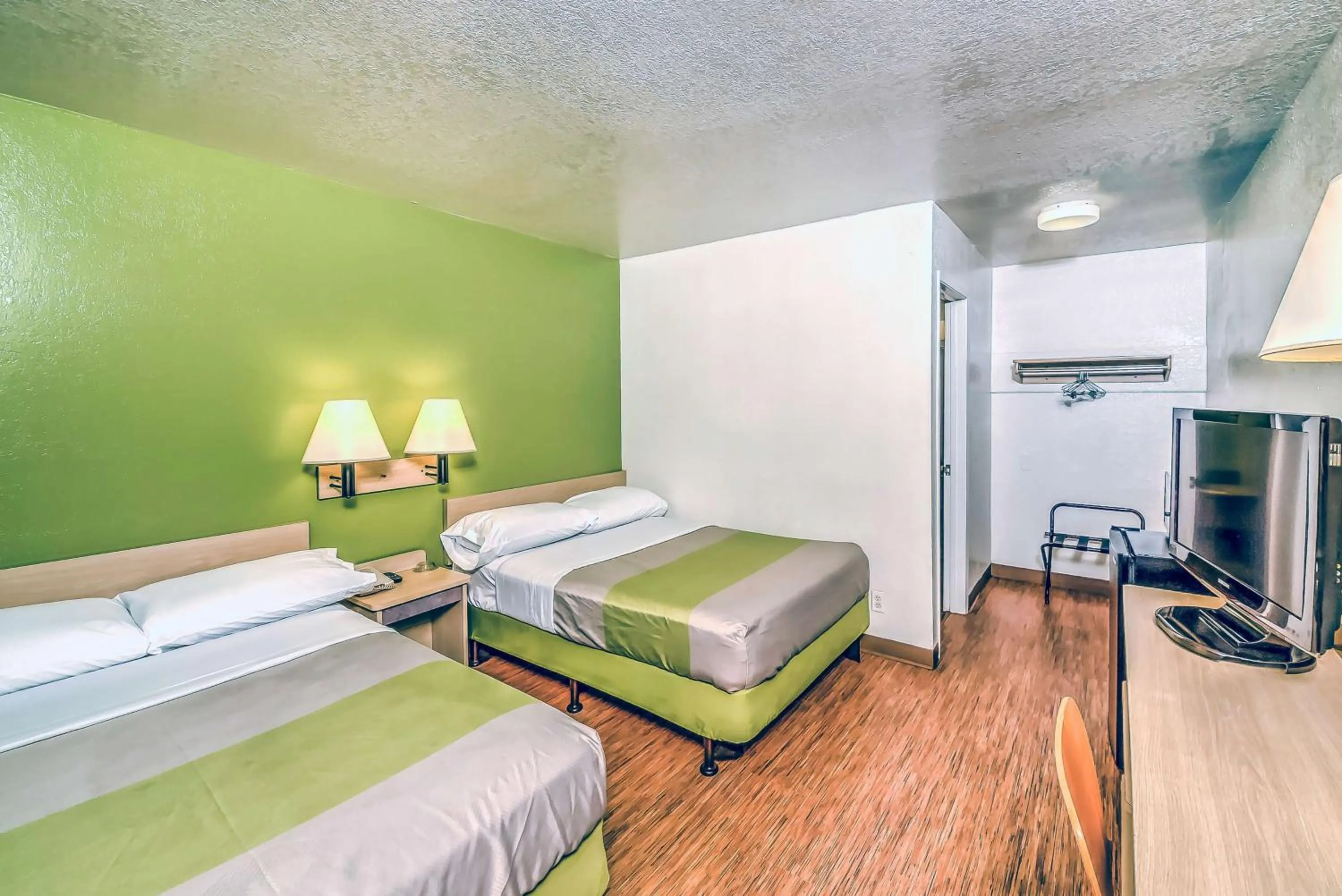 TV and multimedia, Bed in Motel 6 Colorado Springs, CO – South/Metro Area