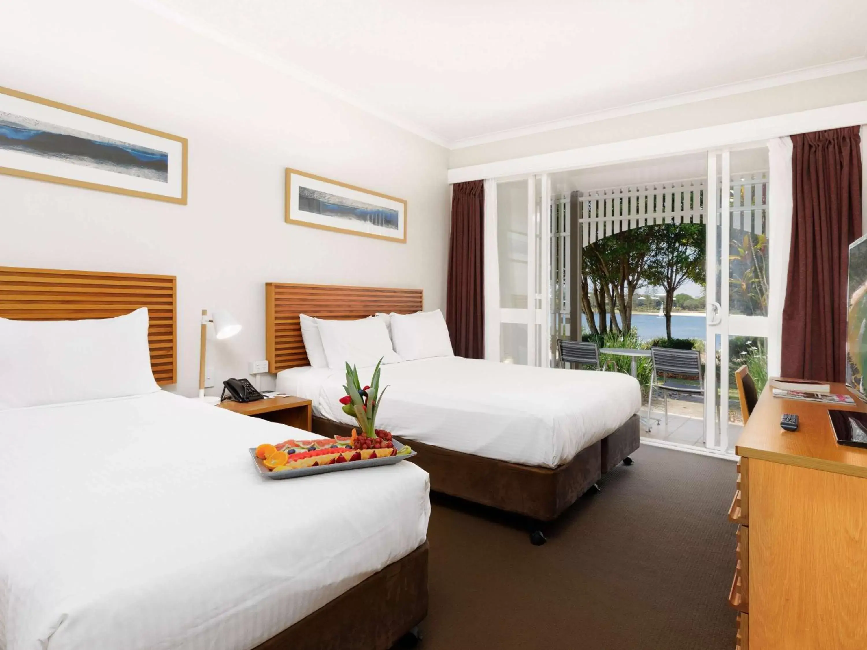 Bedroom, Bed in Novotel Sunshine Coast Resort