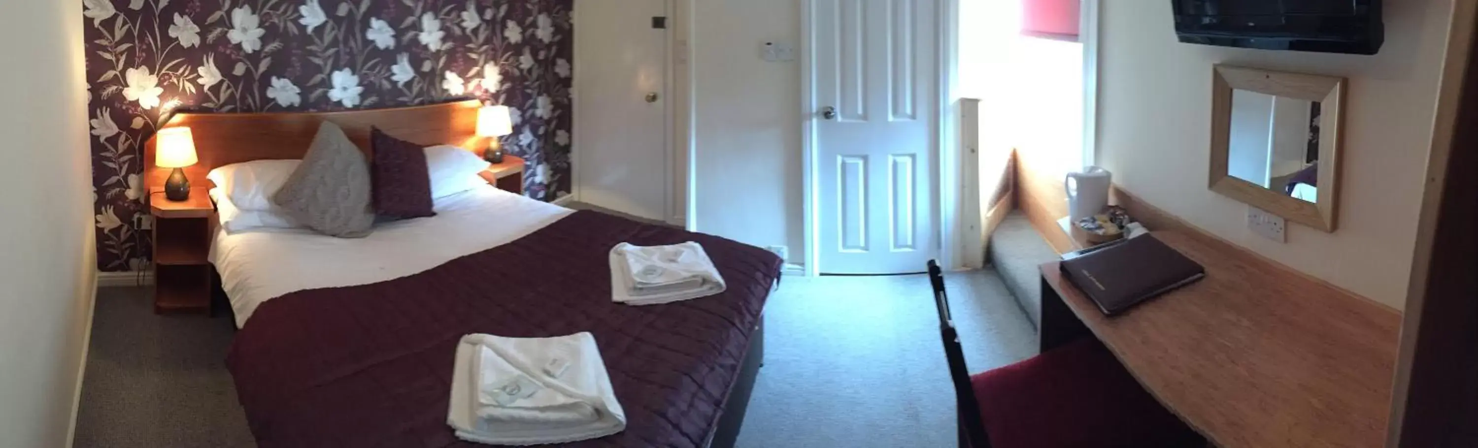 Bedroom, Bed in Nithsdale Hotel