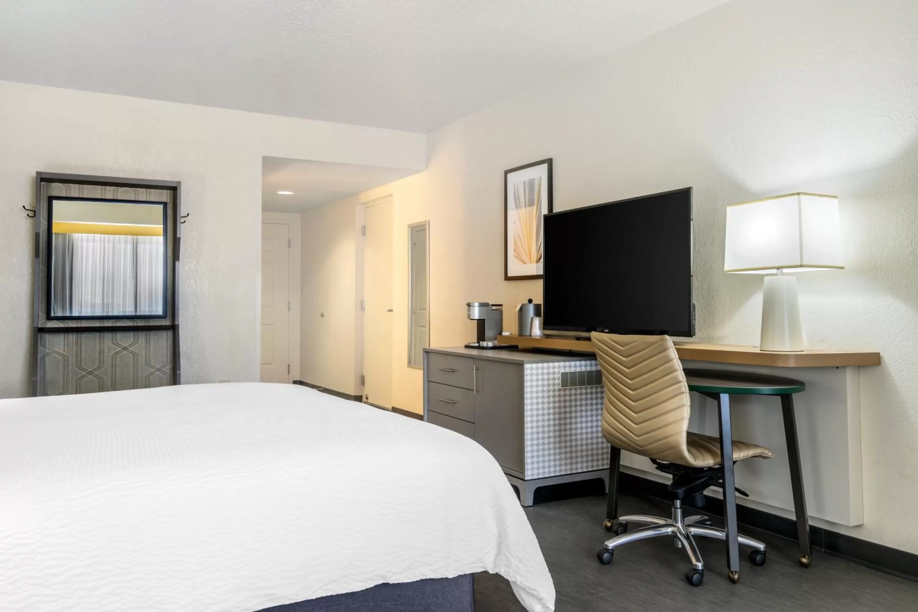 Bed in Holiday Inn Orlando International Dr-ICON by IHG