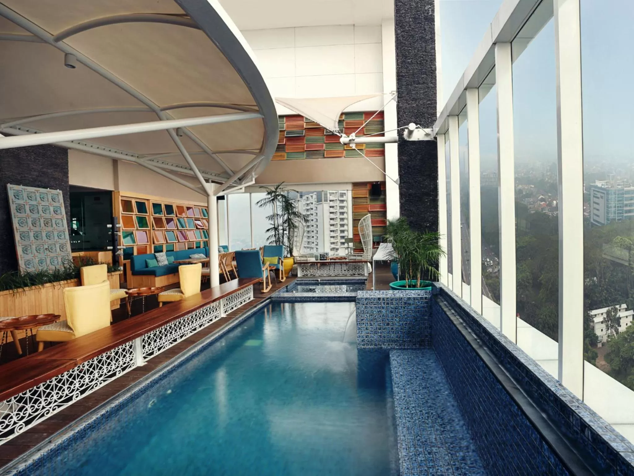 Restaurant/places to eat in Mercure Jakarta Simatupang