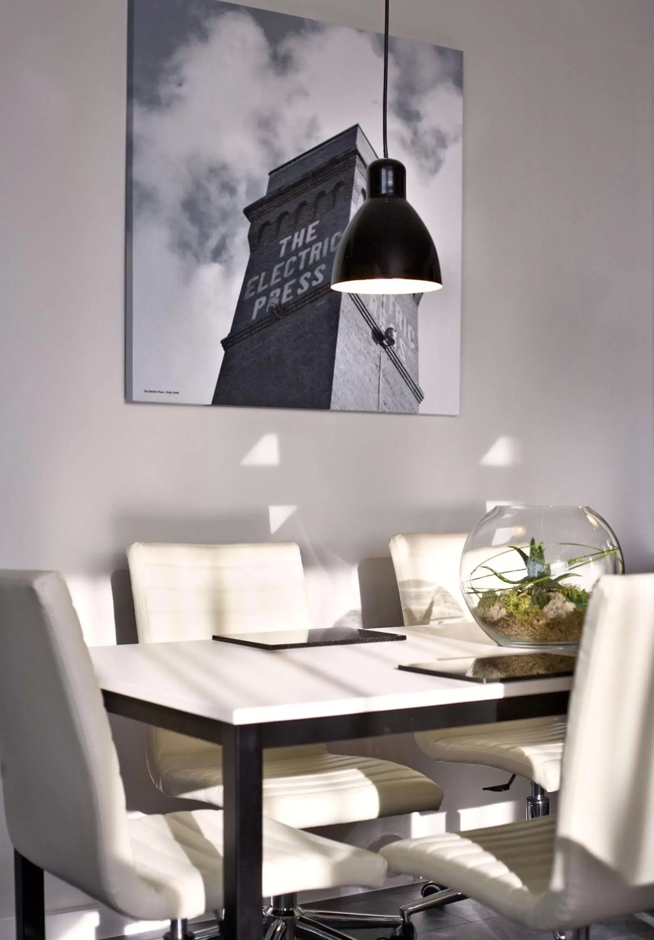 Photo of the whole room, Dining Area in Park Plaza Leeds