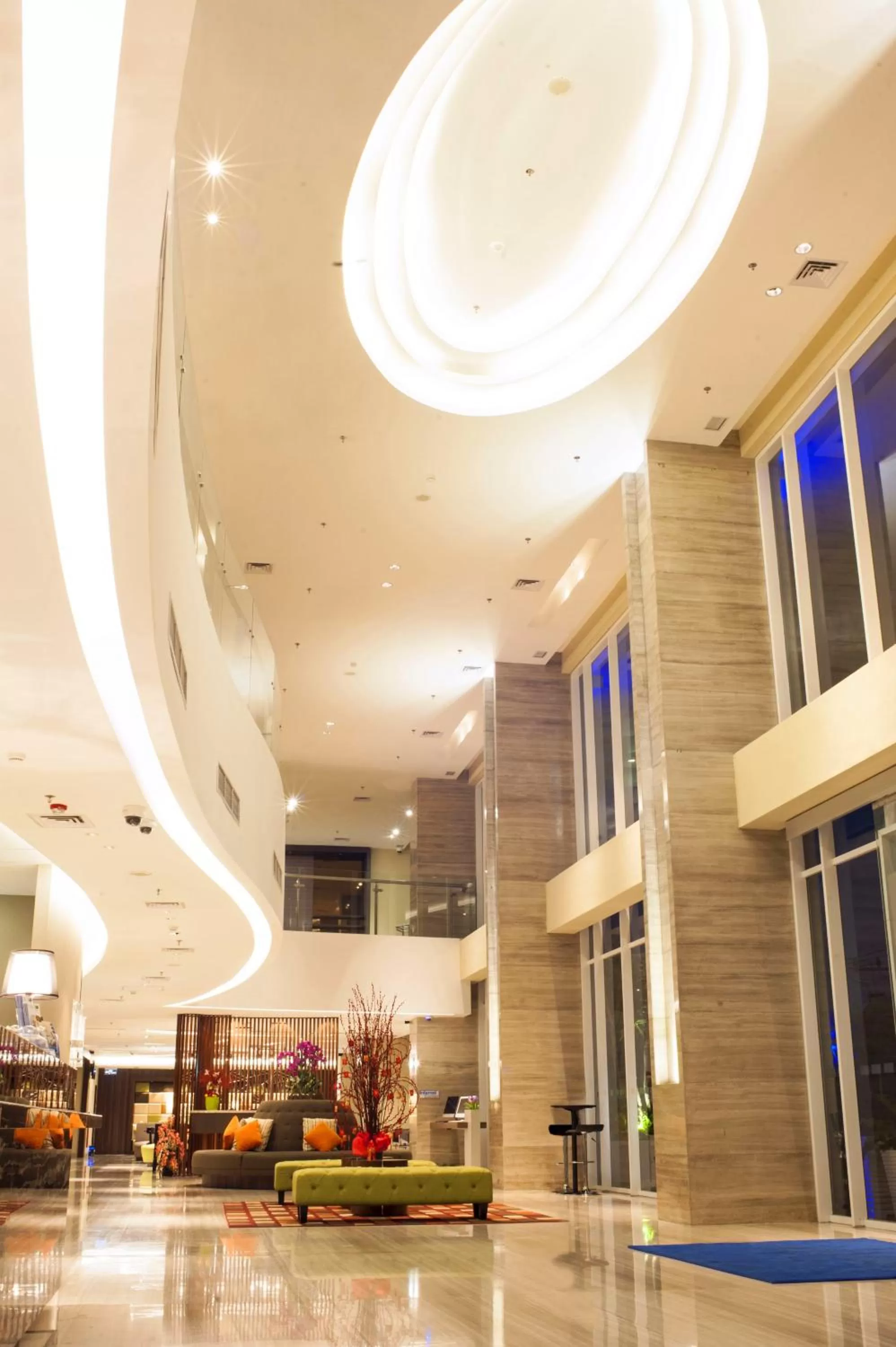 Lobby or reception in Holiday Inn Express Surabaya CenterPoint by IHG