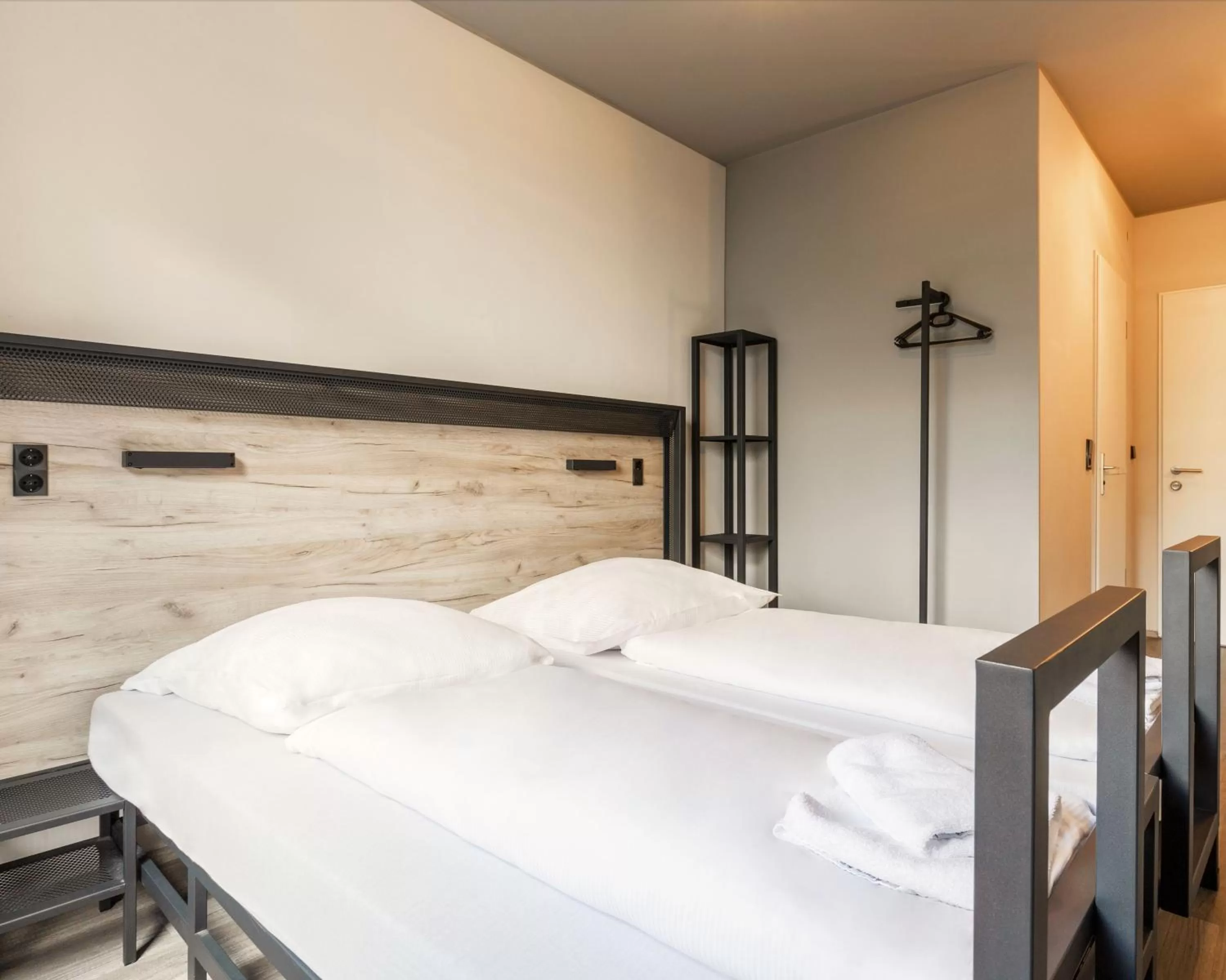 Photo of the whole room, Bed in a&o Berlin Hauptbahnhof