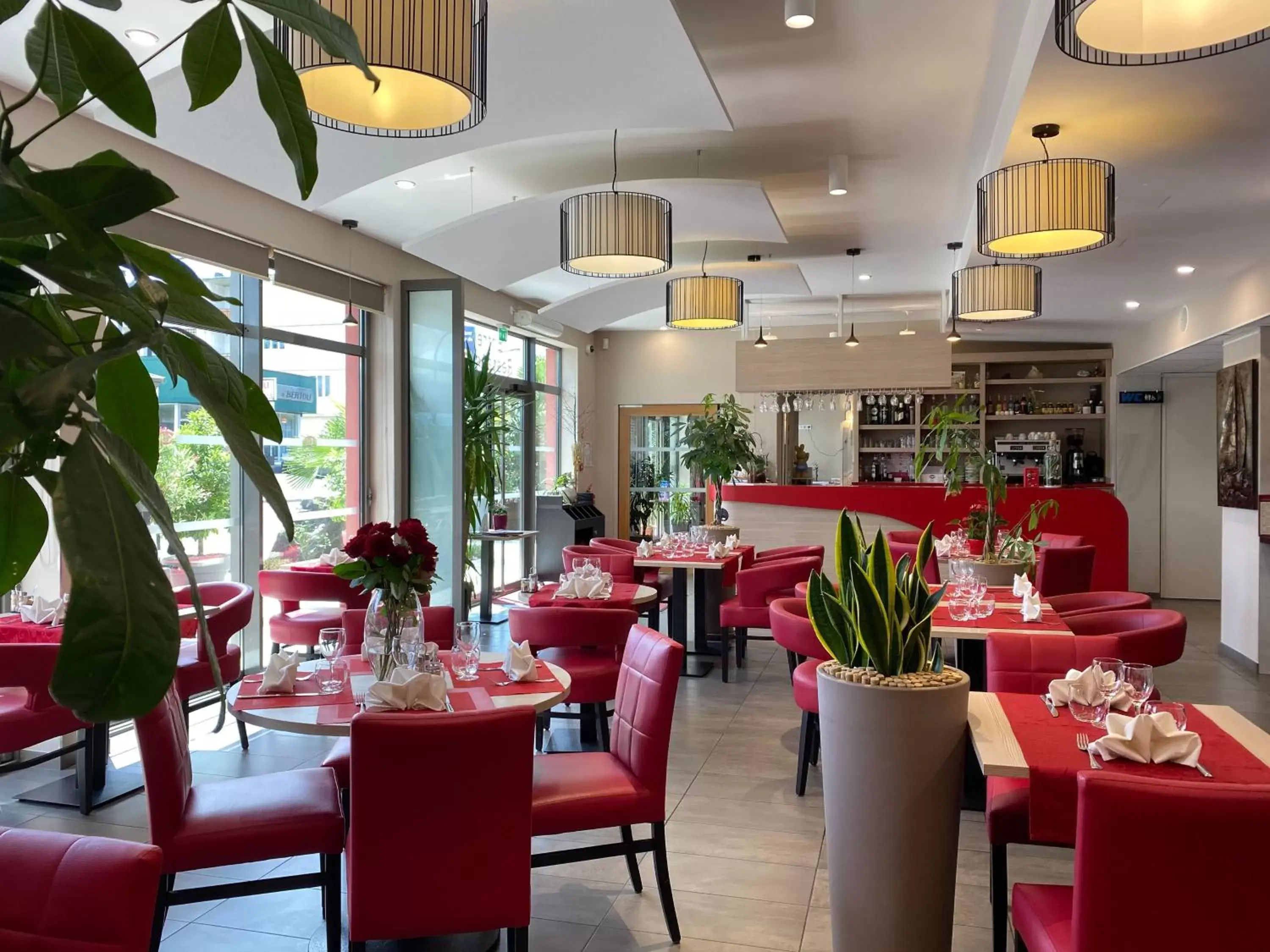 Restaurant/Places to Eat in Brit Hotel Brive La Gaillarde - Restaurant La Limousine