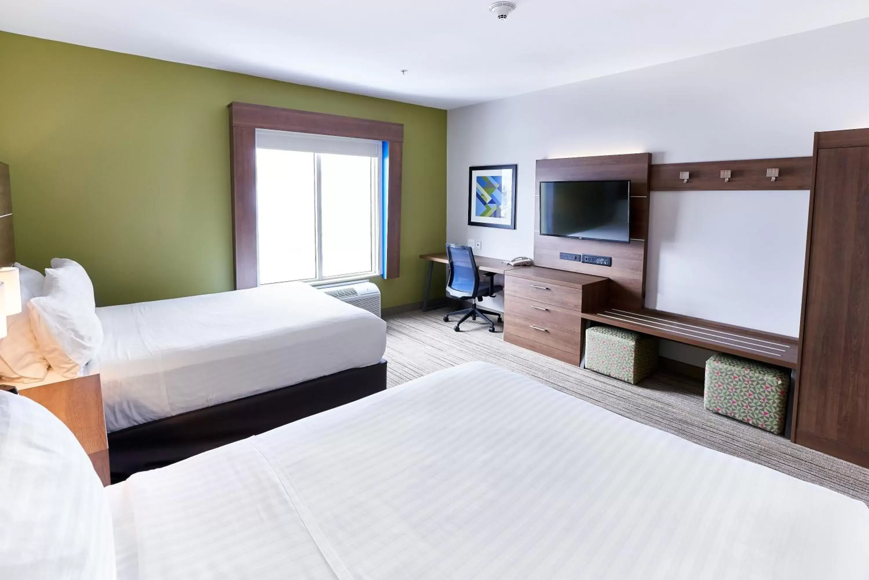 Photo of the whole room, Bed in Holiday Inn Express Hotel & Suites Dieppe Airport, an IHG Hotel