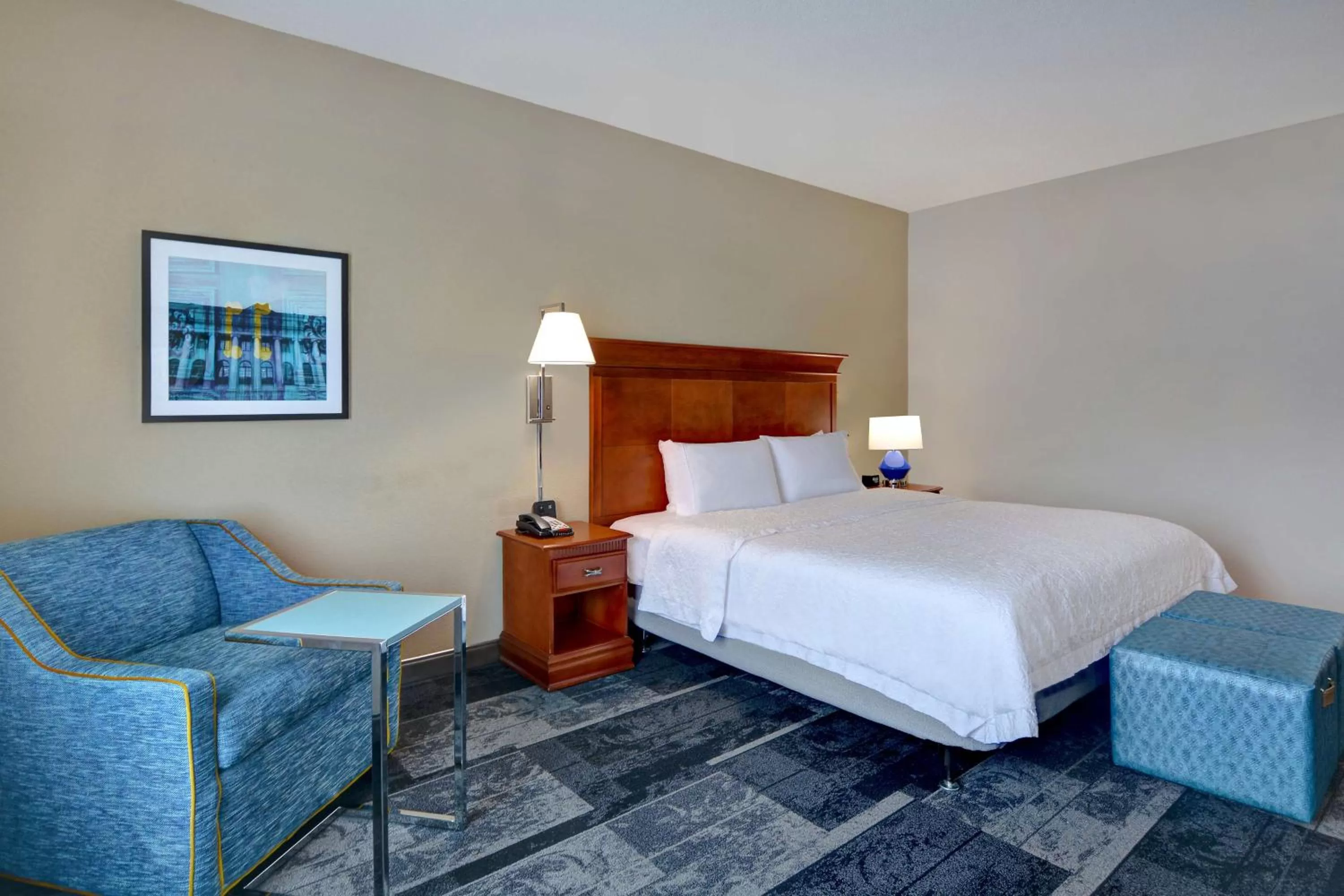 Bed in Hampton Inn & Suites Birmingham-Hoover-Galleria