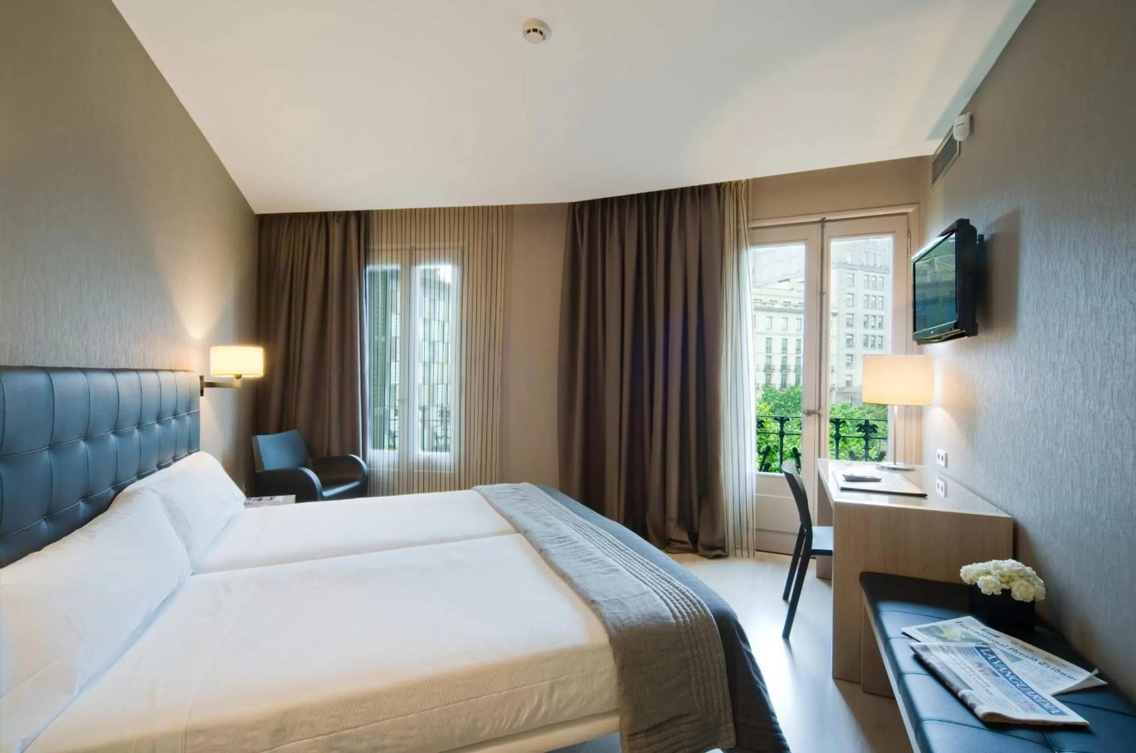 Photo of the whole room, Bed in Hotel Actual