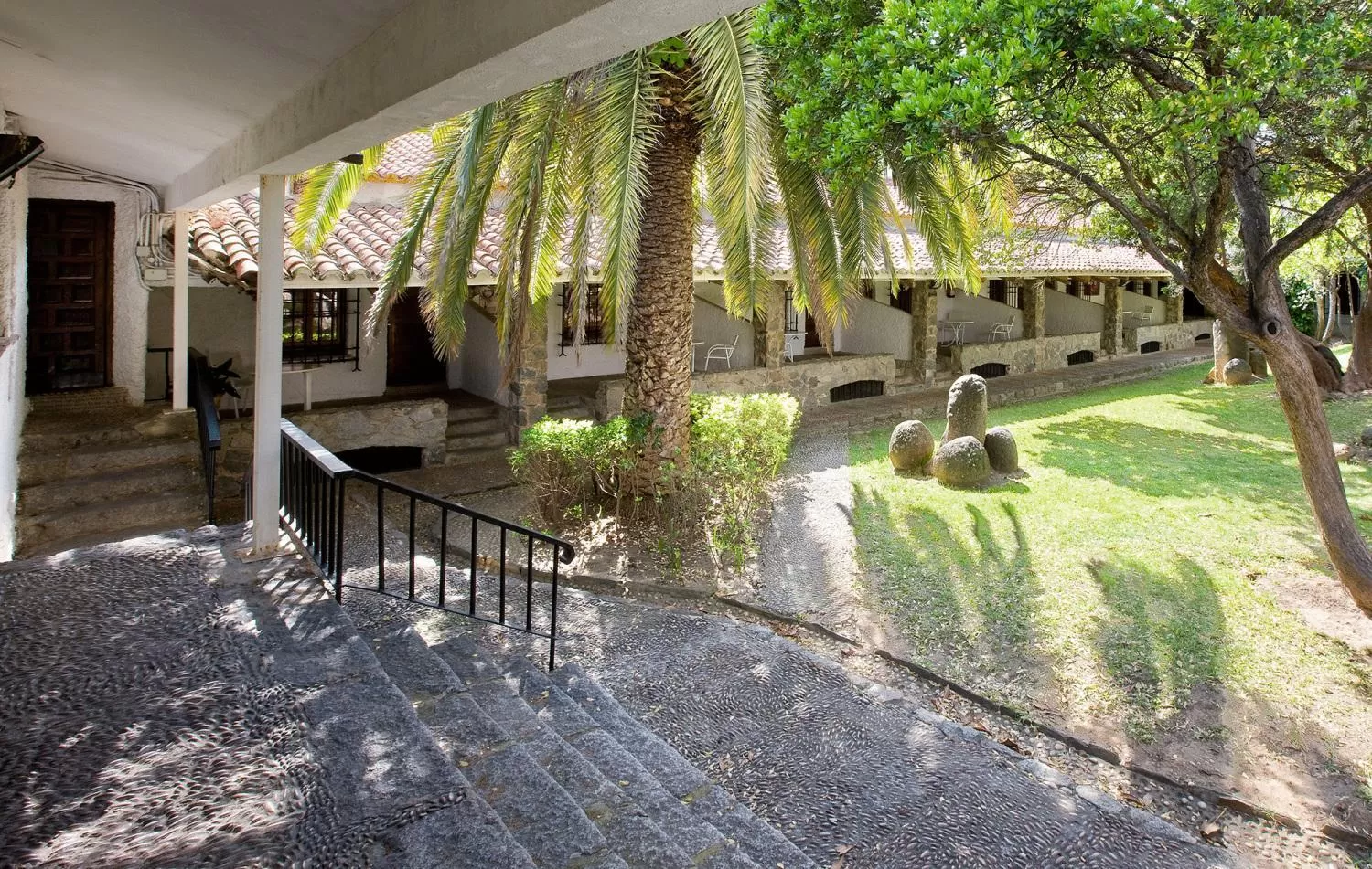 Property building in Hotel la Perdiz