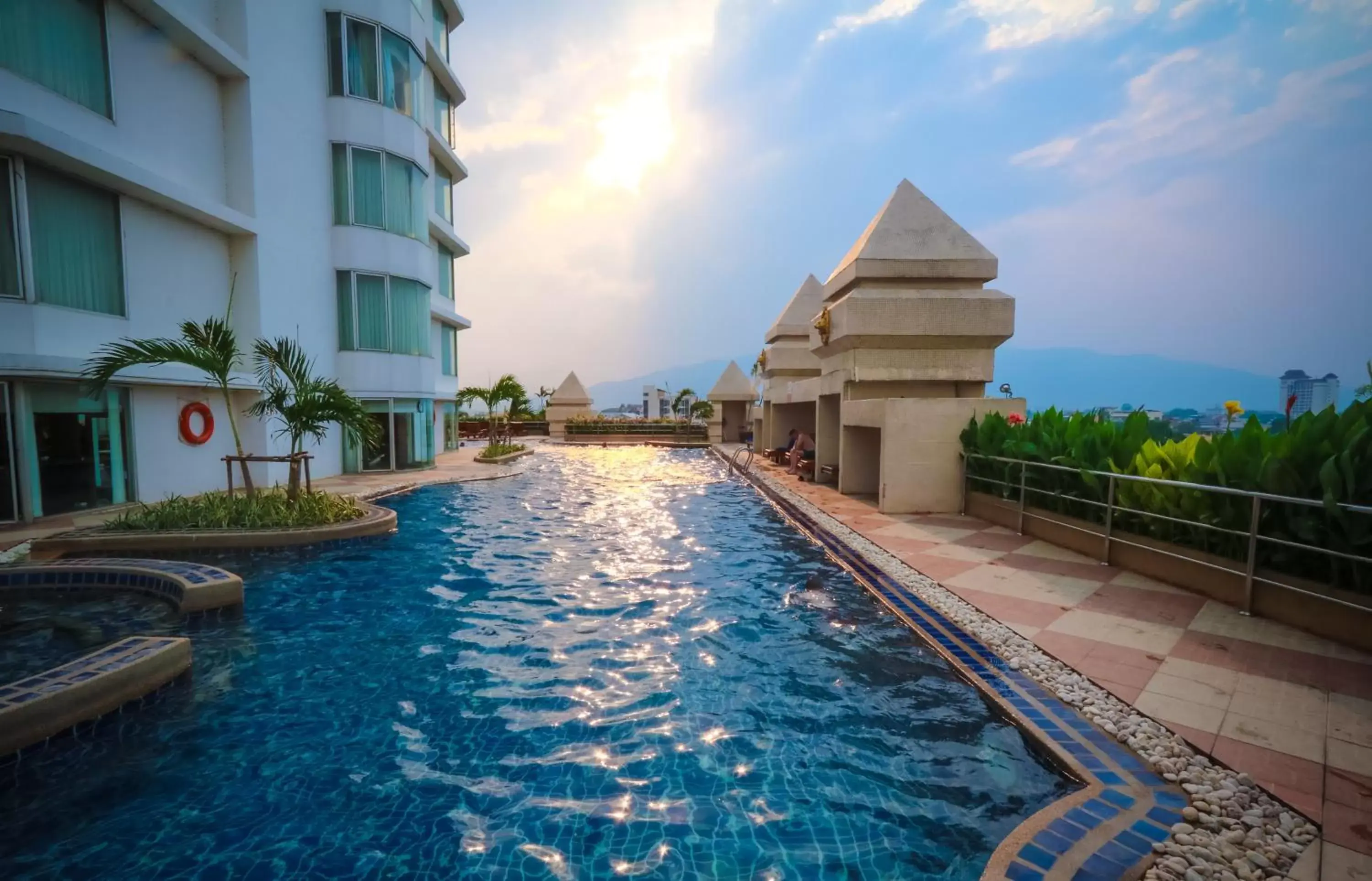Swimming Pool in Duangtawan Hotel Chiang Mai -SHA Extra Plus