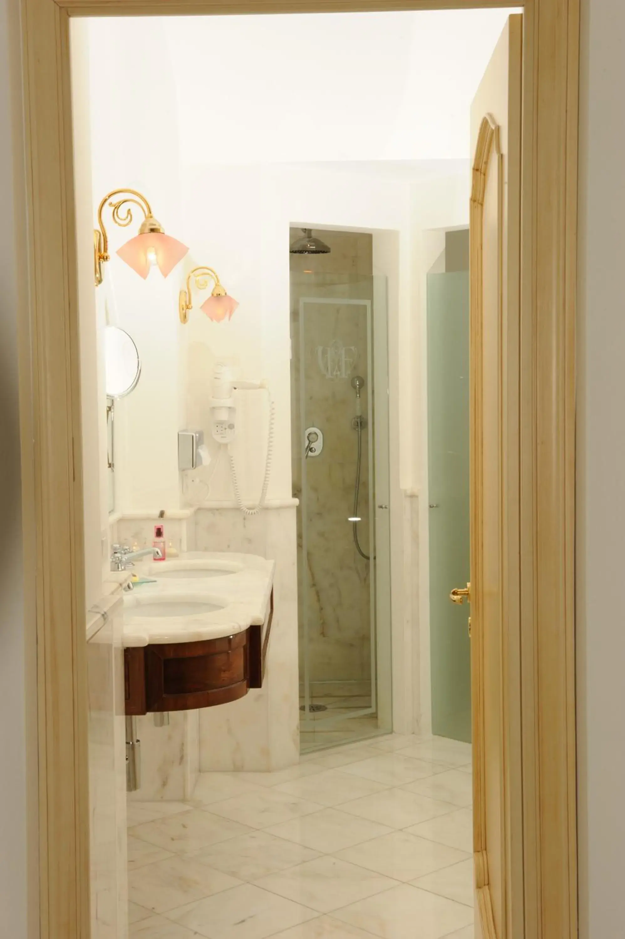 Bathroom in Hotel Villa Fraulo