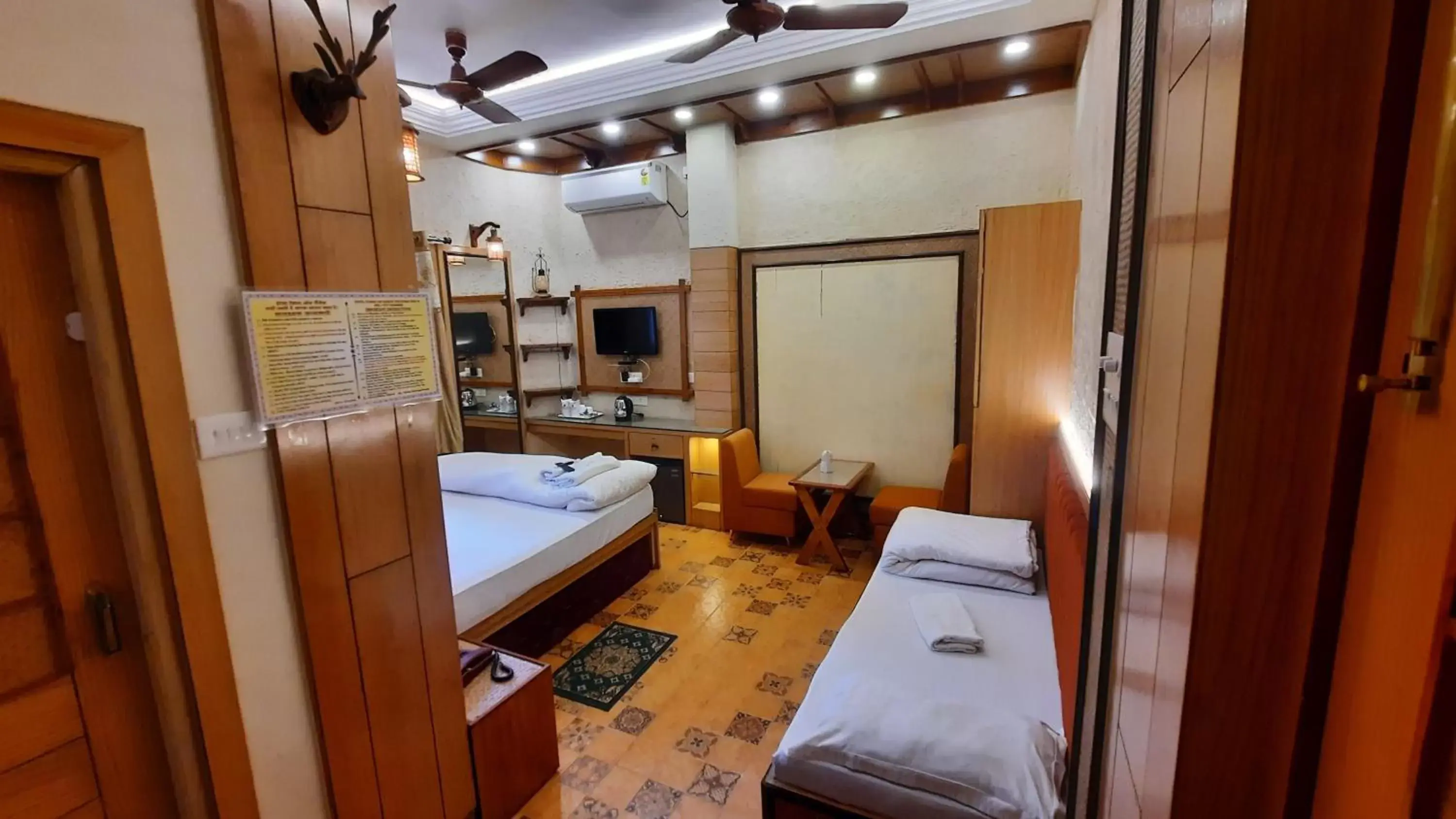 Bedroom, Bathroom in Hotel Temple On Ganges