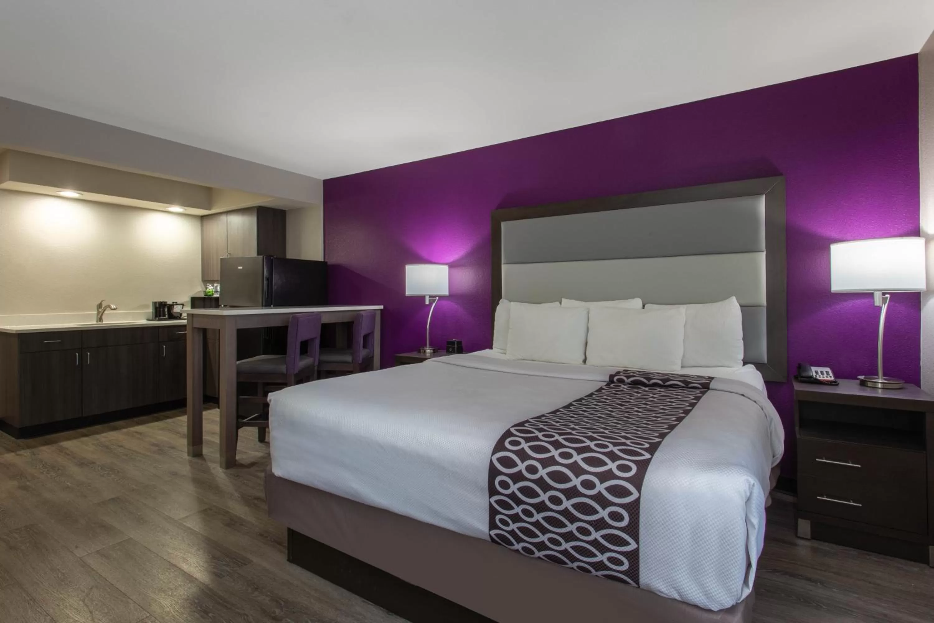 King Suite with Kitchenette - Non-Smoking in La Quinta by Wyndham Effingham