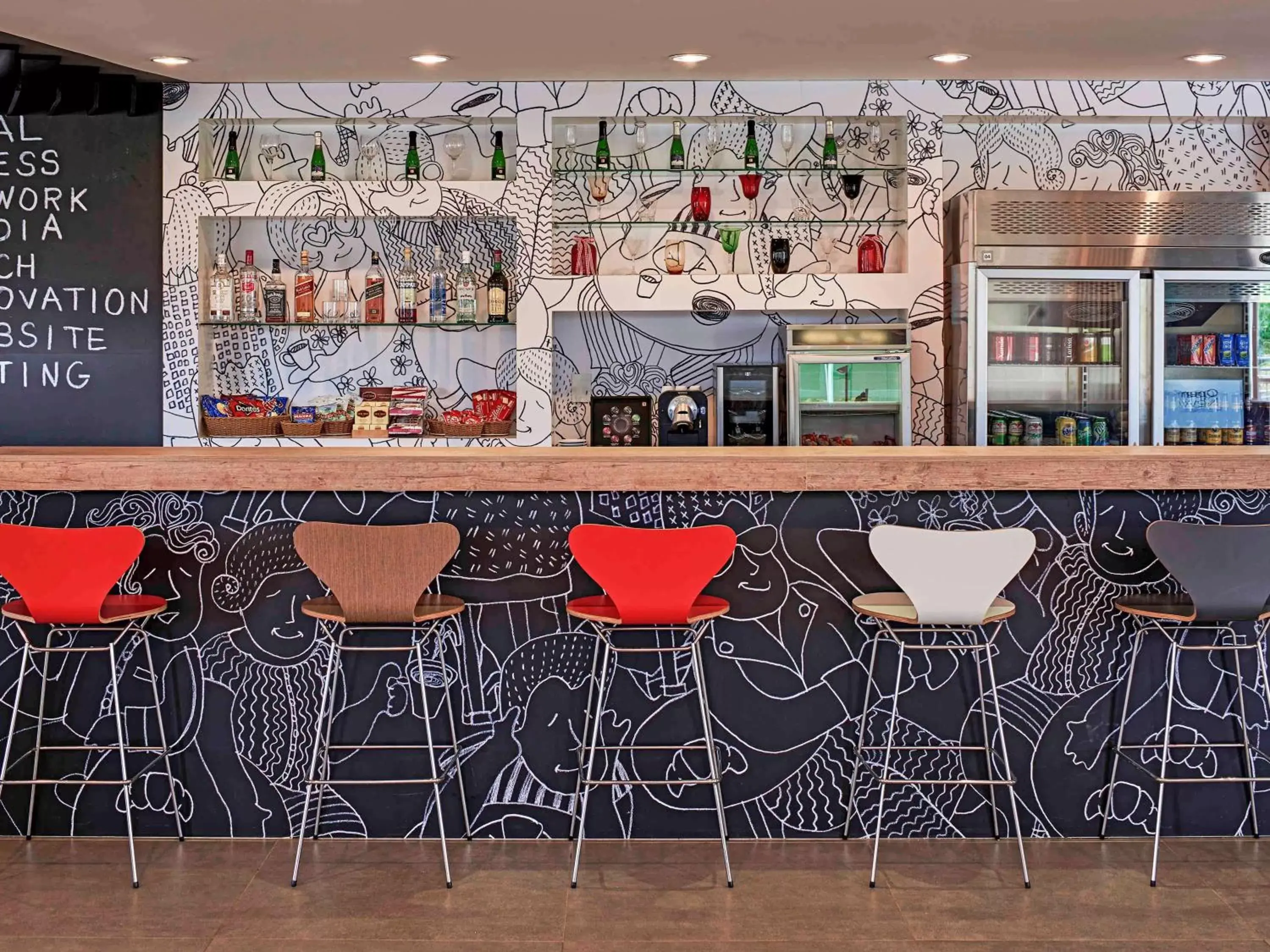 Lounge or bar in ibis Londrina Shopping