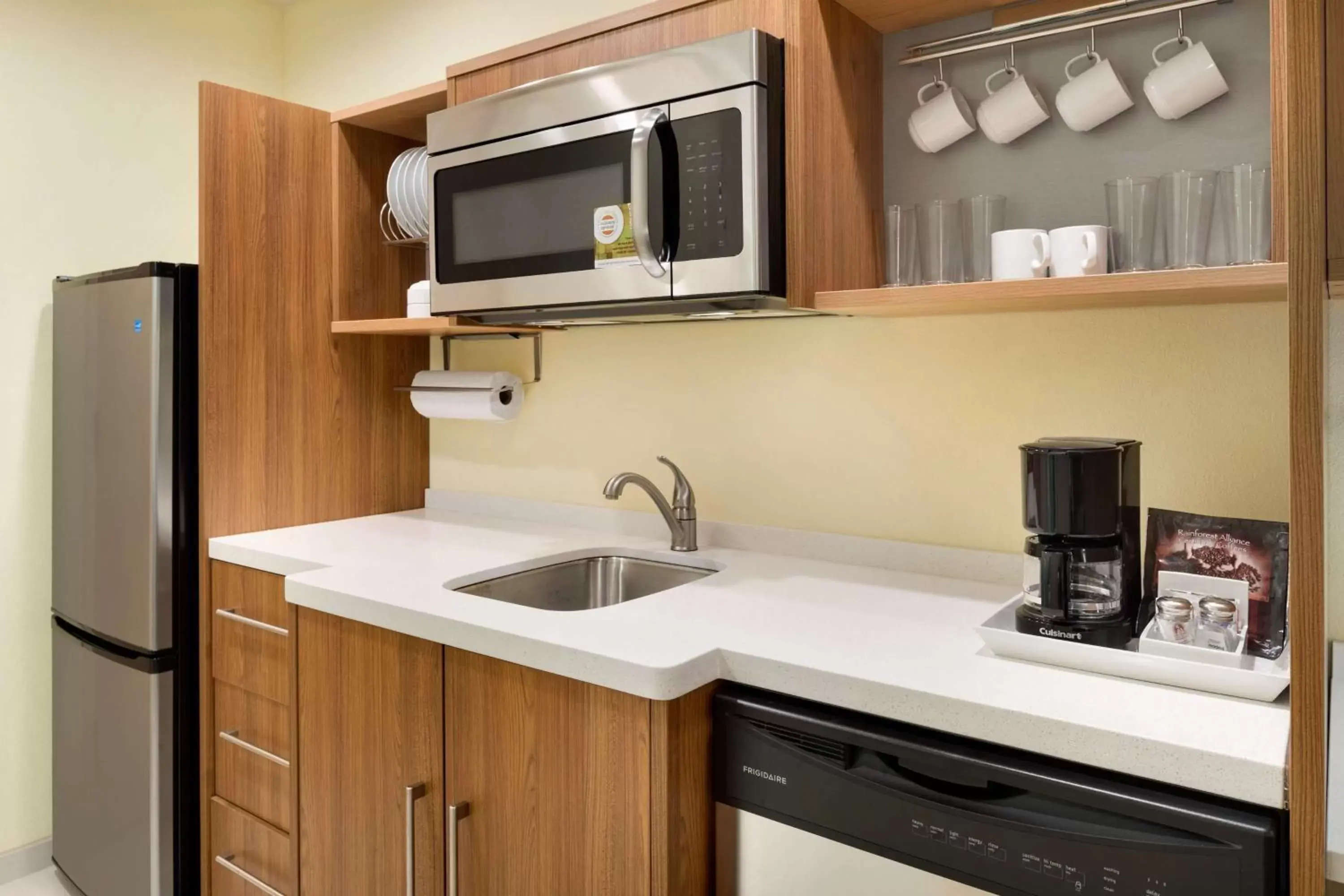 Kitchen or kitchenette, Kitchen/Kitchenette in Home2 Suites by Hilton Charlotte Airport