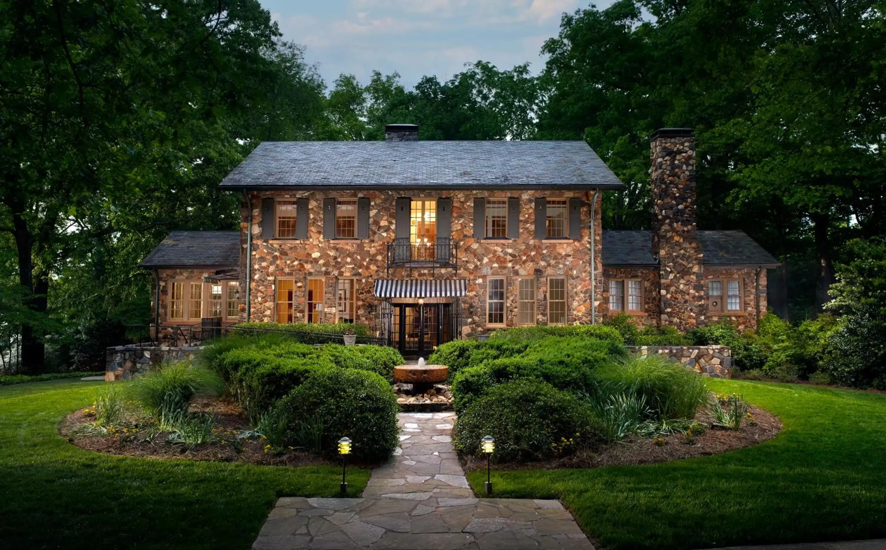 Property Building in Emory Conference Center Hotel