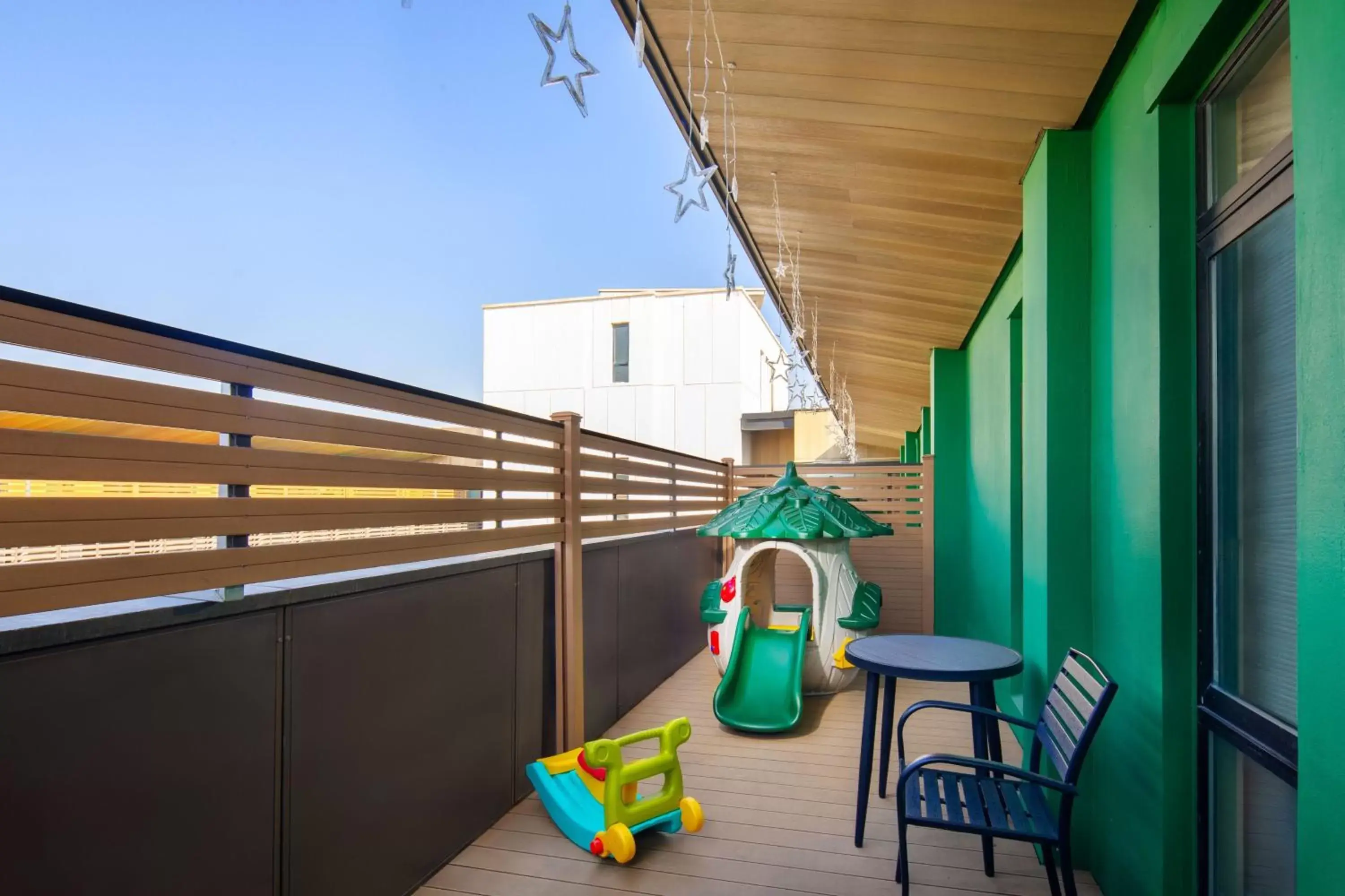 Photo of the whole room, Balcony/Terrace in Courtyard by Marriott Shanghai International Tourism and Resorts Zone