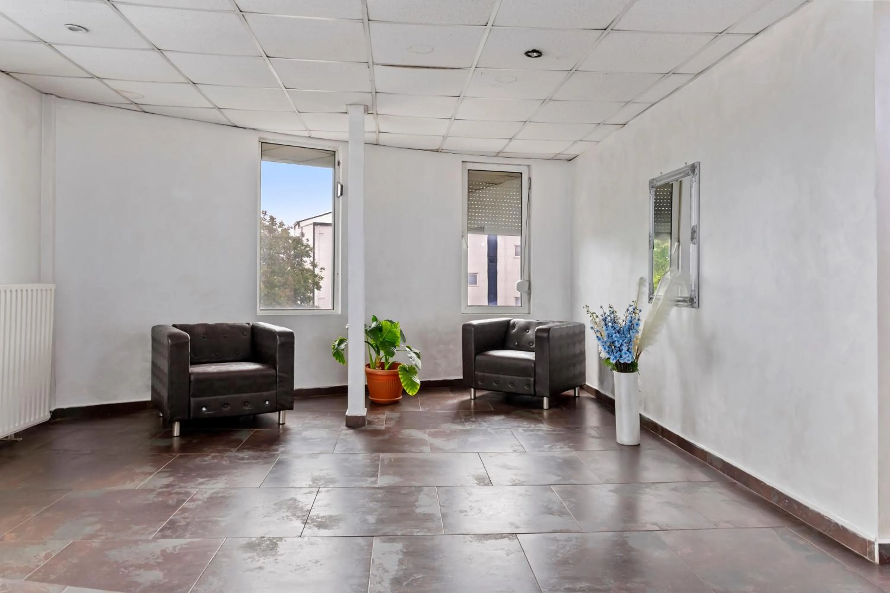 Property building in Hotel Charter Otopeni