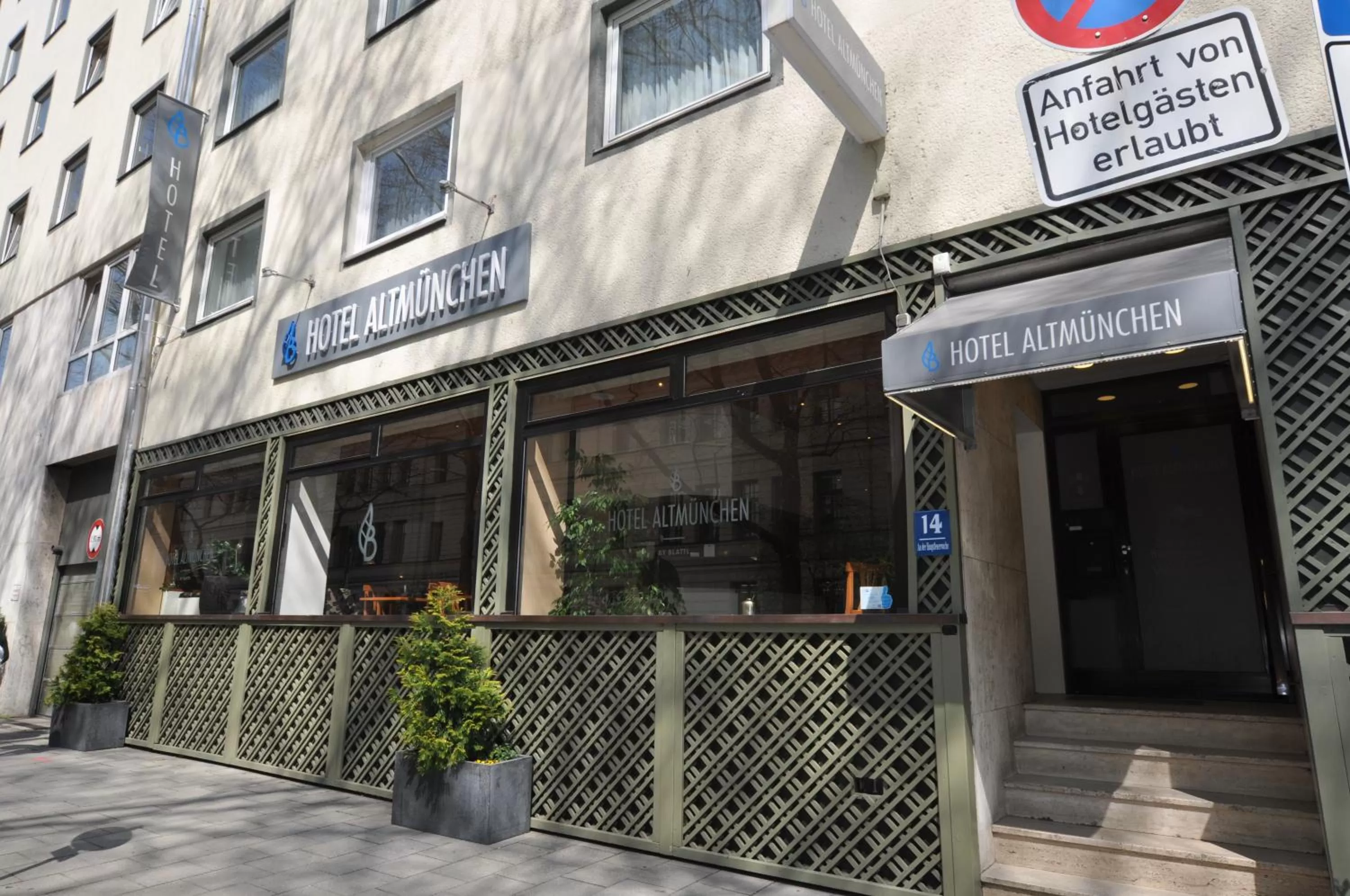 Property building in Hotel Altmünchen by Blattl