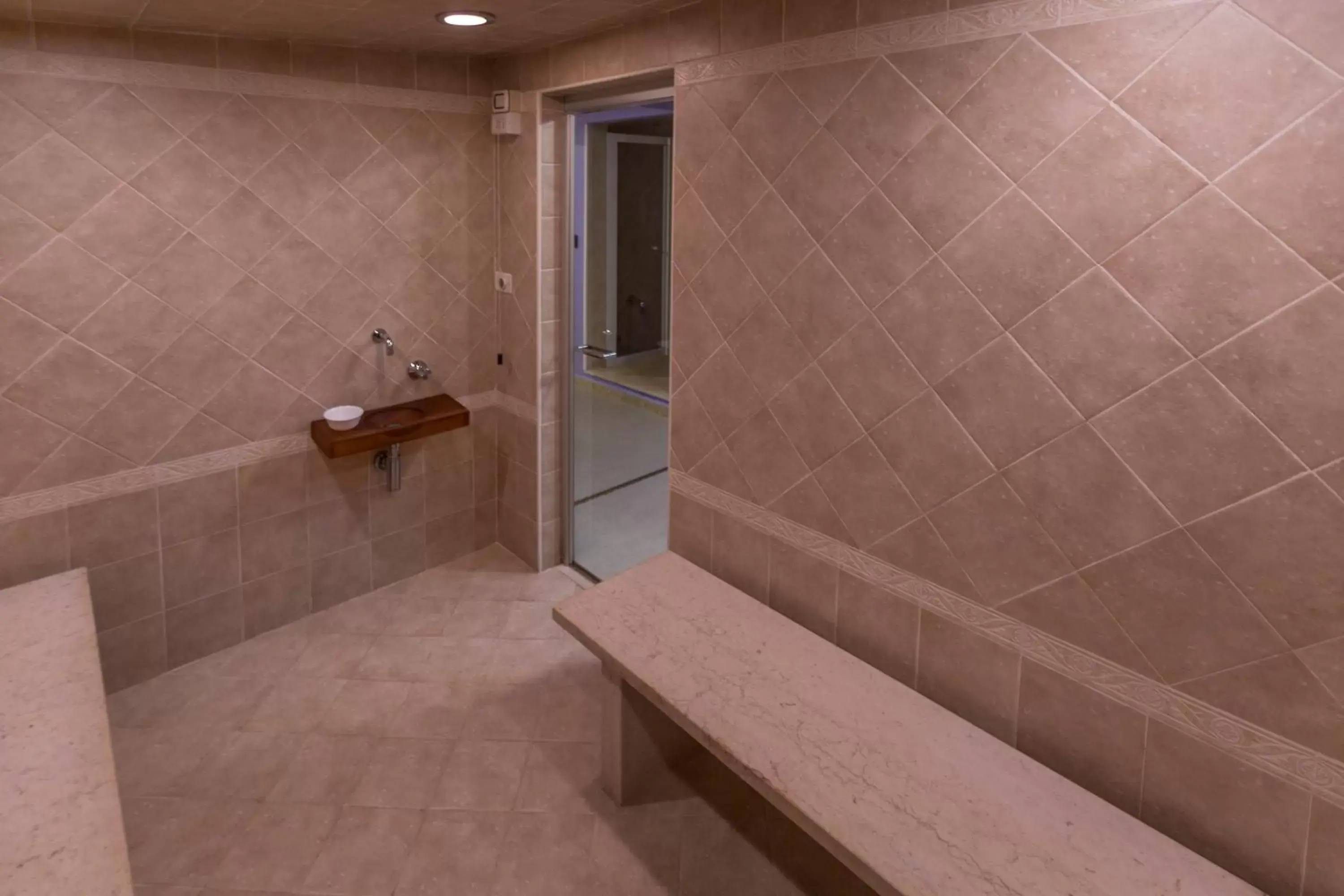 Steam room, Bathroom in Hotel Majesty Bari