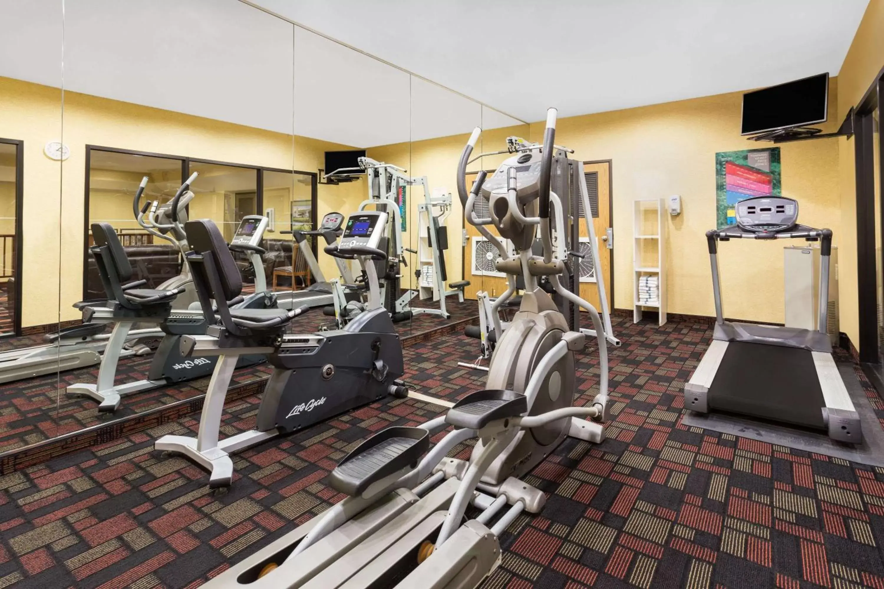 Fitness centre/facilities, Fitness Center/Facilities in Ramada by Wyndham Kent Seattle Area