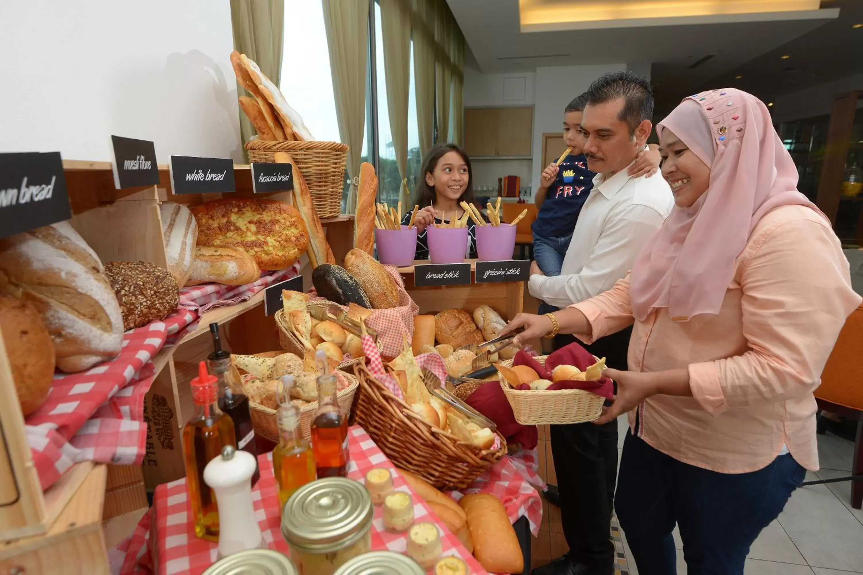 Restaurant/places to eat in Holiday Inn Melaka, an IHG Hotel