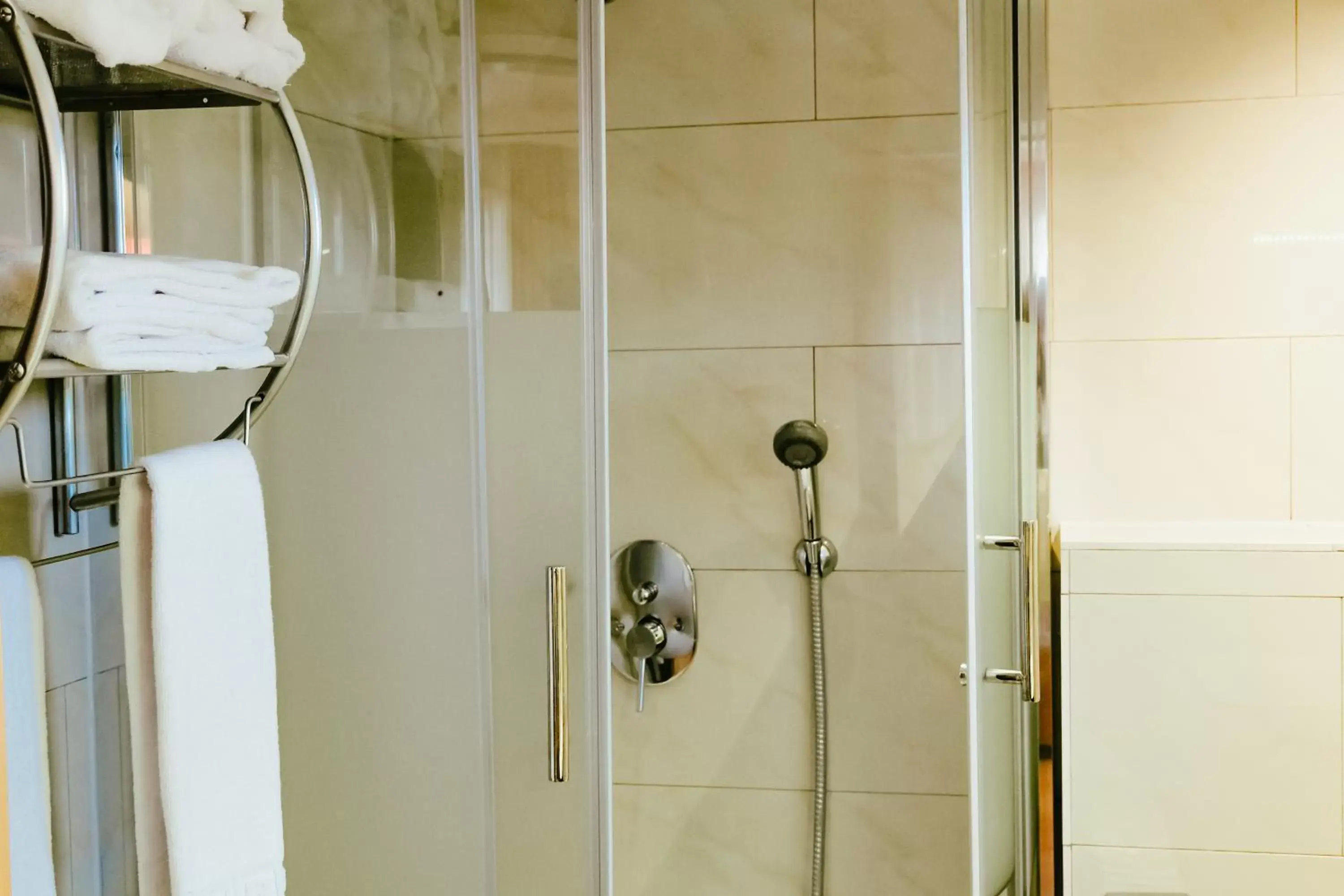 Shower, Bathroom in Atlas Grand Hotel