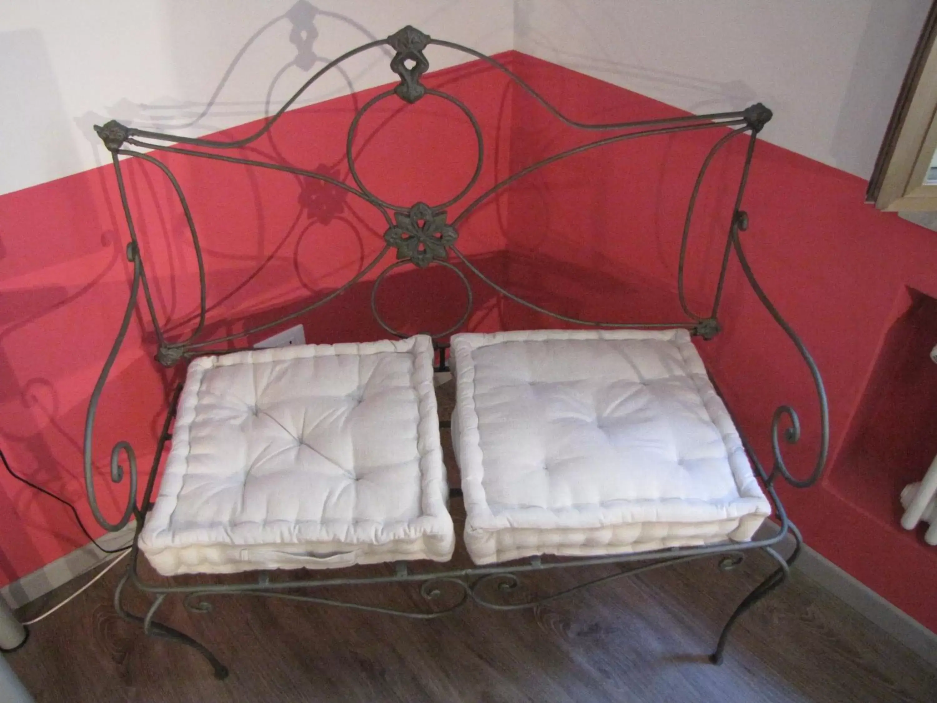 Decorative detail, Bed in Trastevere Colors