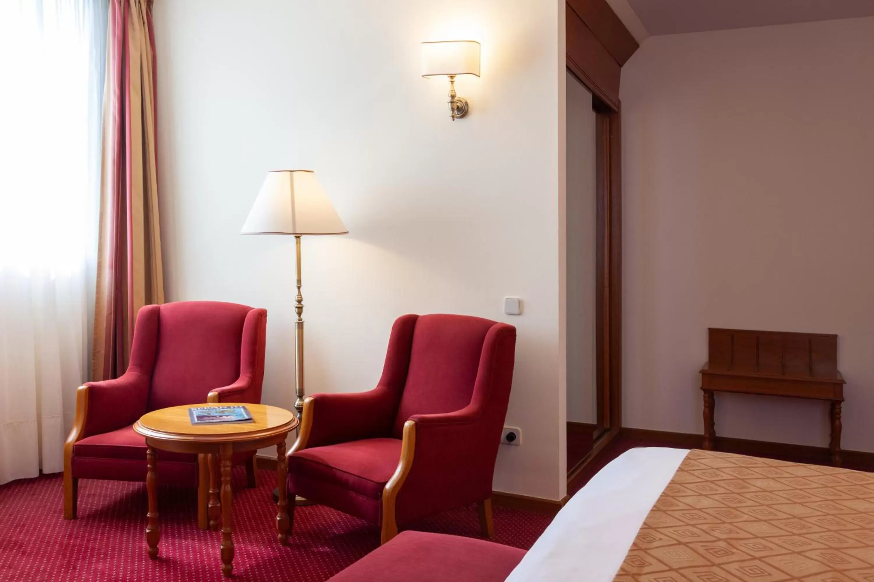 Bedroom, Seating Area in Hotel Hoyuela