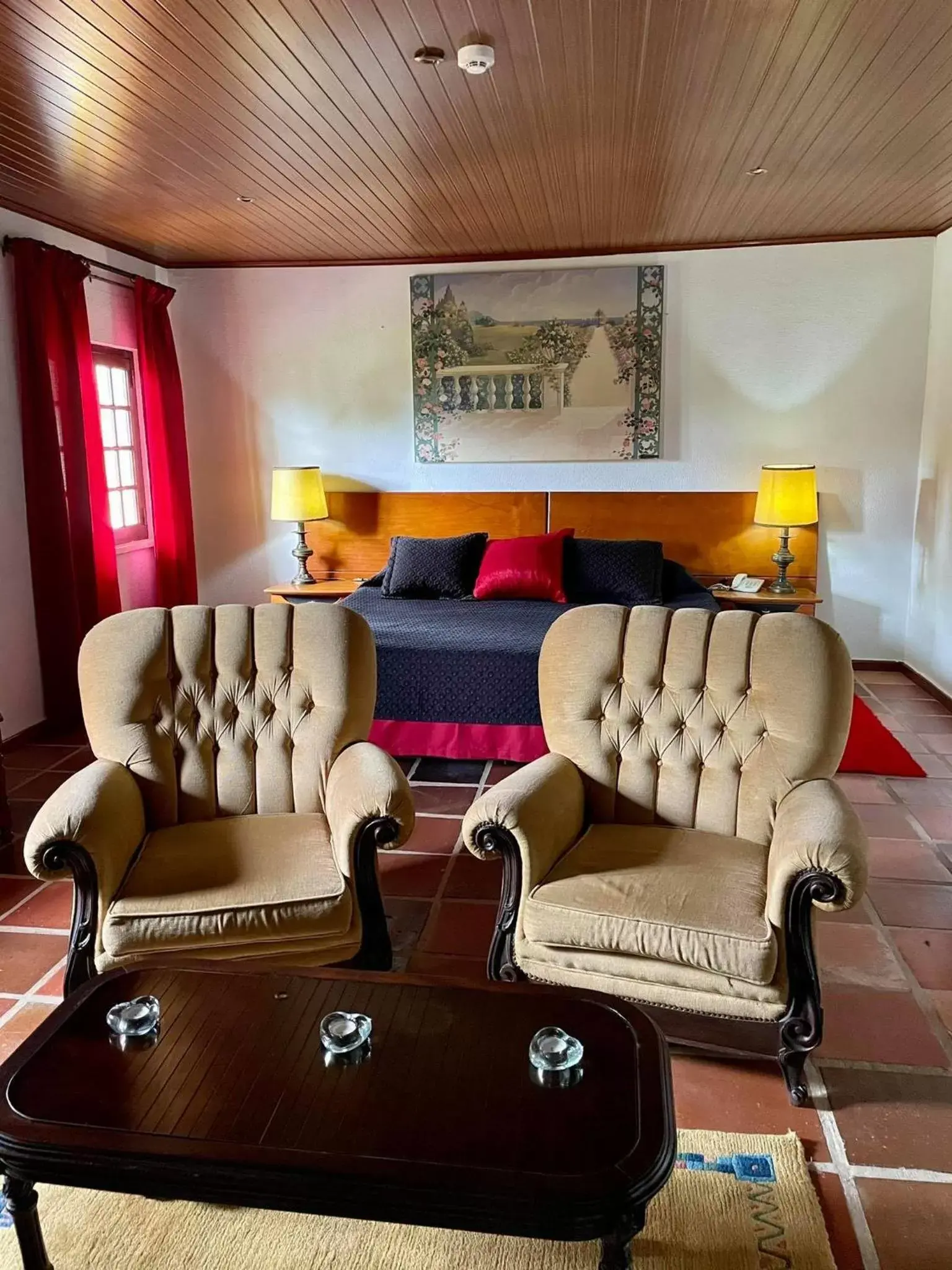 Bed, Seating Area in Hotel Rural A Coutada